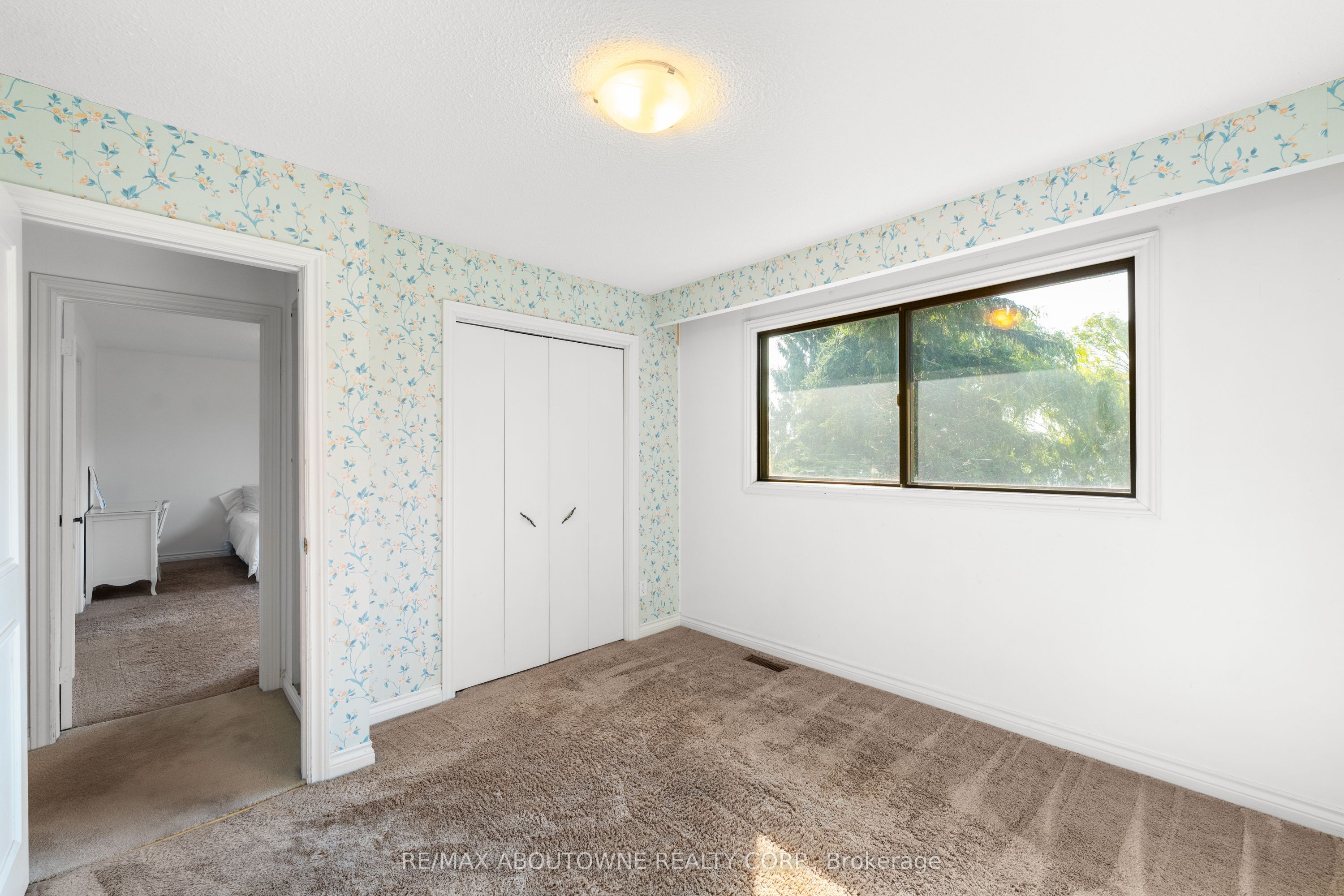 20 Arkendo Drive, Oakville ‣ W12831352 20 Arkendo Drive, Oakville ‣ W12831352