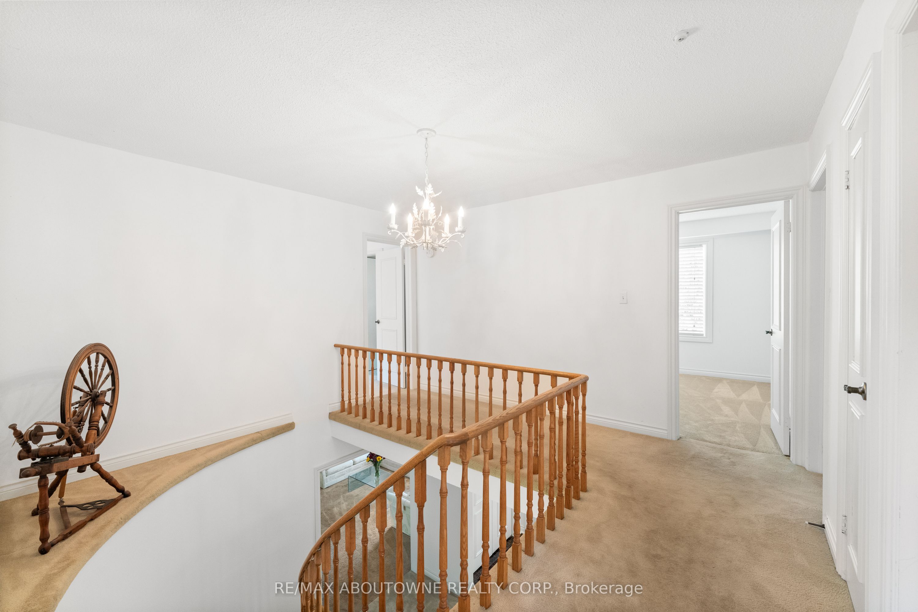 20 Arkendo Drive, Oakville ‣ W12831352 20 Arkendo Drive, Oakville ‣ W12831352