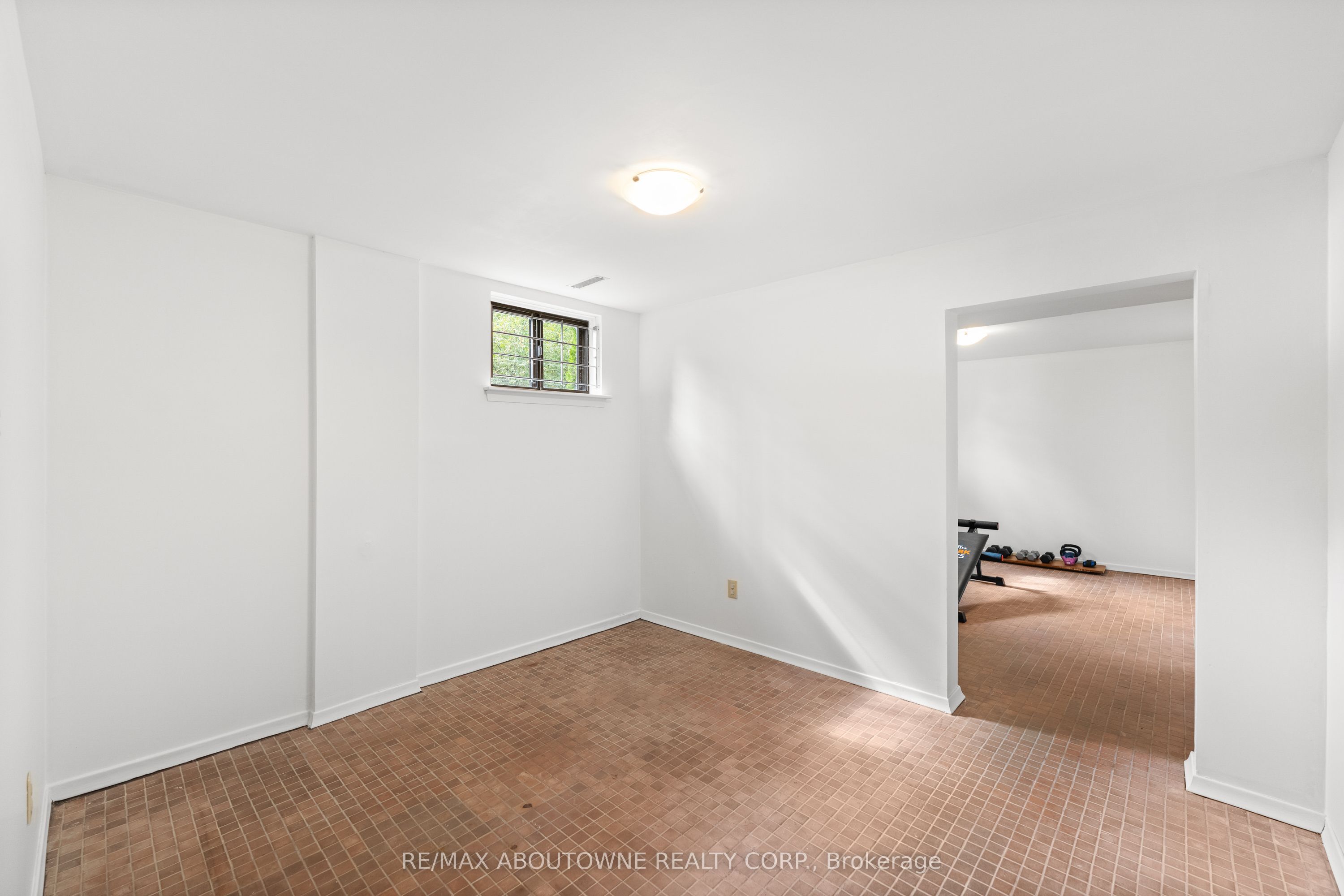 20 Arkendo Drive, Oakville ‣ W12831352 20 Arkendo Drive, Oakville ‣ W12831352