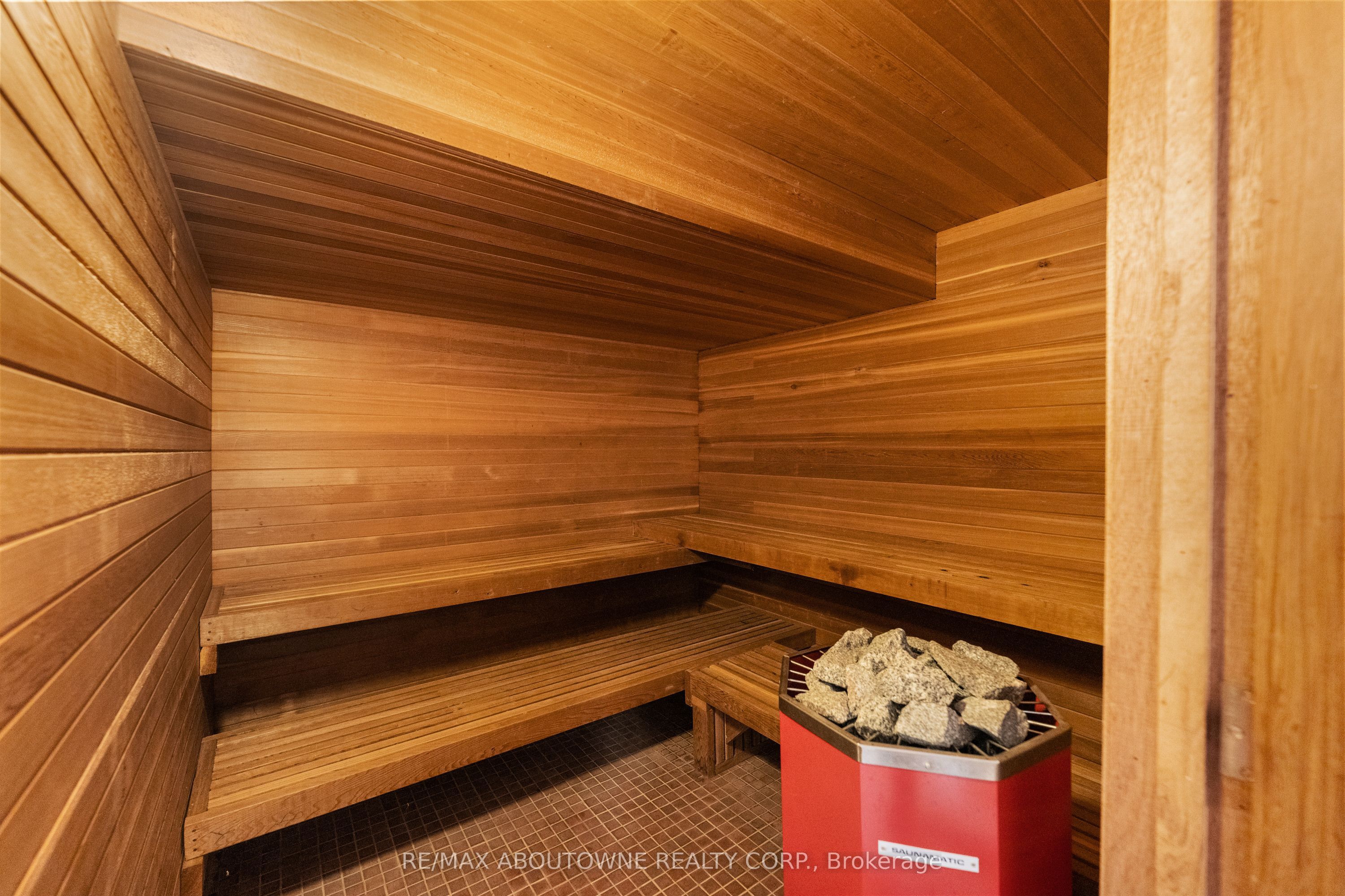 20 Arkendo Drive, Oakville ‣ W12831352 20 Arkendo Drive, Oakville ‣ W12831352