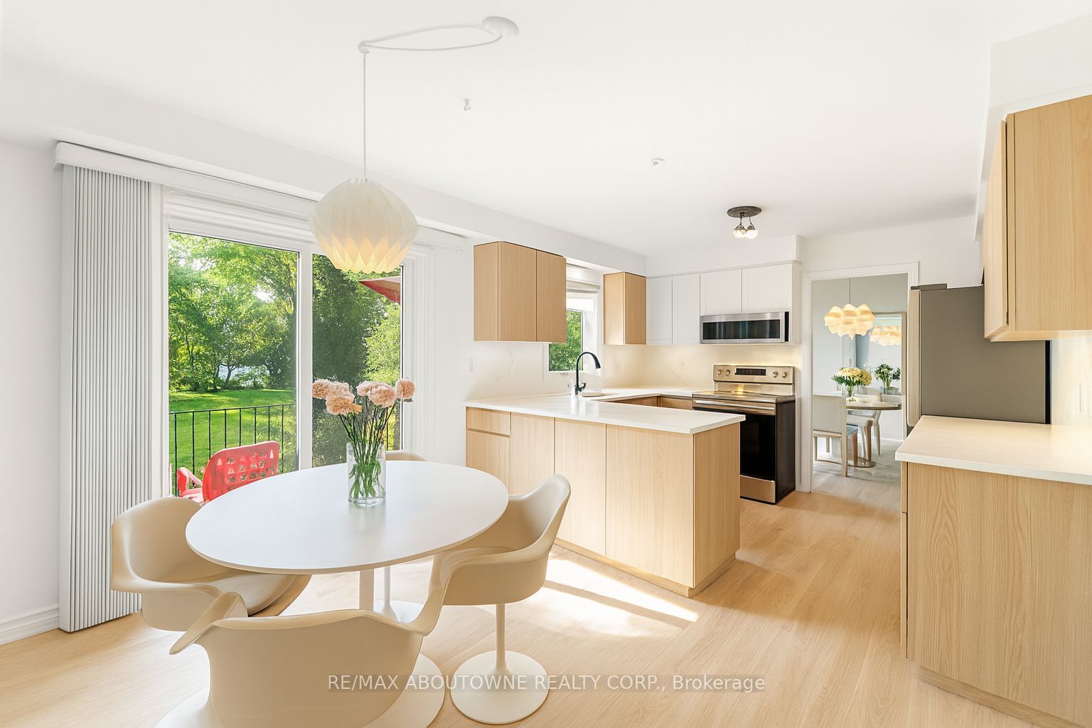 20 Arkendo Drive, Oakville ‣ W12831352 20 Arkendo Drive, Oakville ‣ W12831352