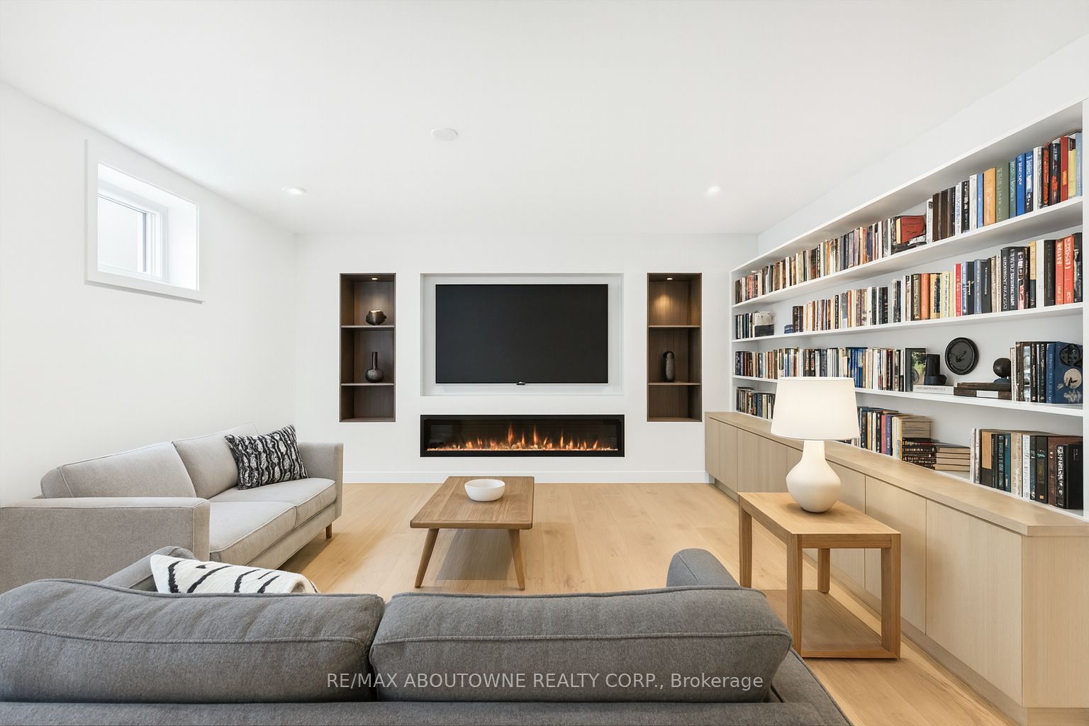 20 Arkendo Drive, Oakville ‣ W12831352 20 Arkendo Drive, Oakville ‣ W12831352