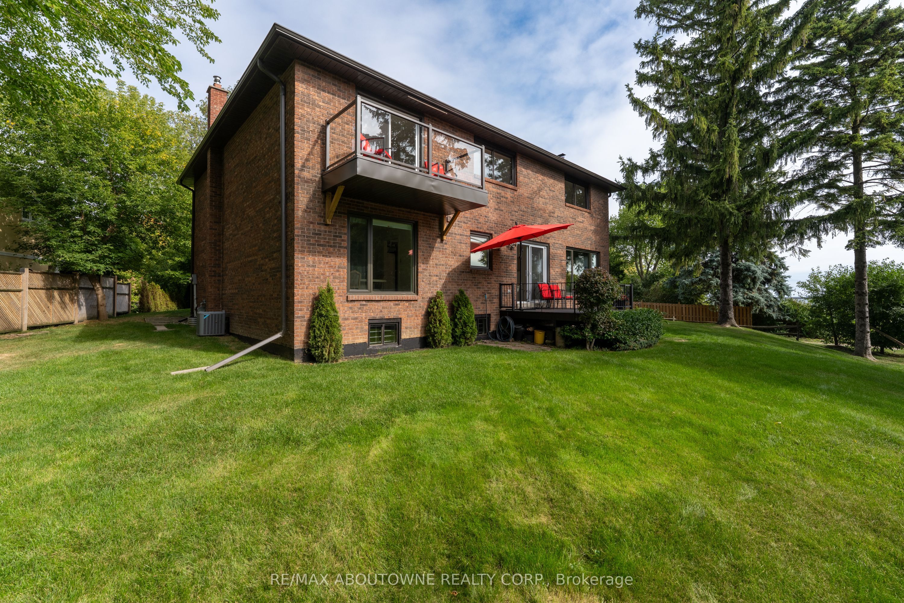 20 Arkendo Drive, Oakville ‣ W12831352 20 Arkendo Drive, Oakville ‣ W12831352