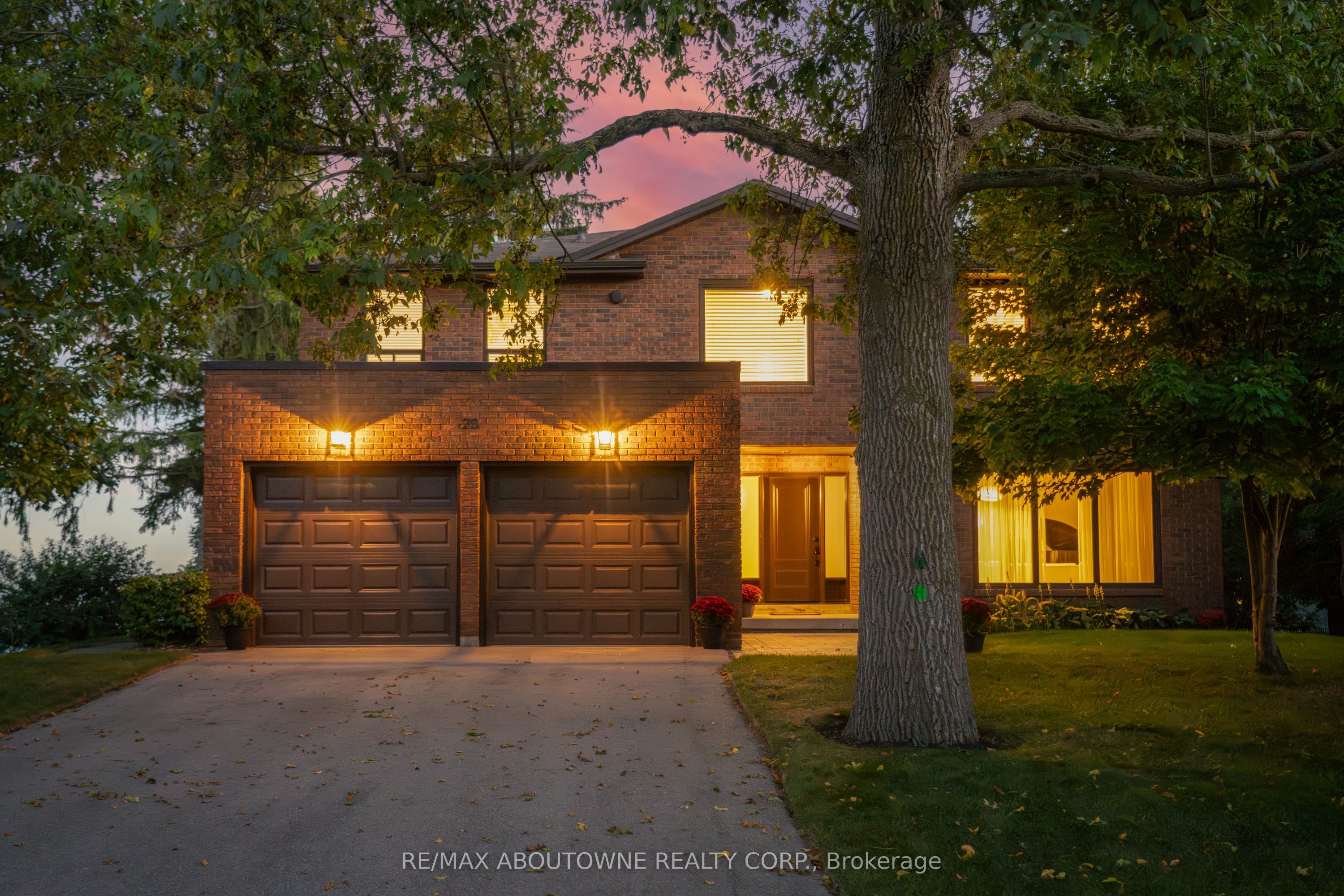 20 Arkendo Drive, Oakville ‣ W12831352 20 Arkendo Drive, Oakville ‣ W12831352