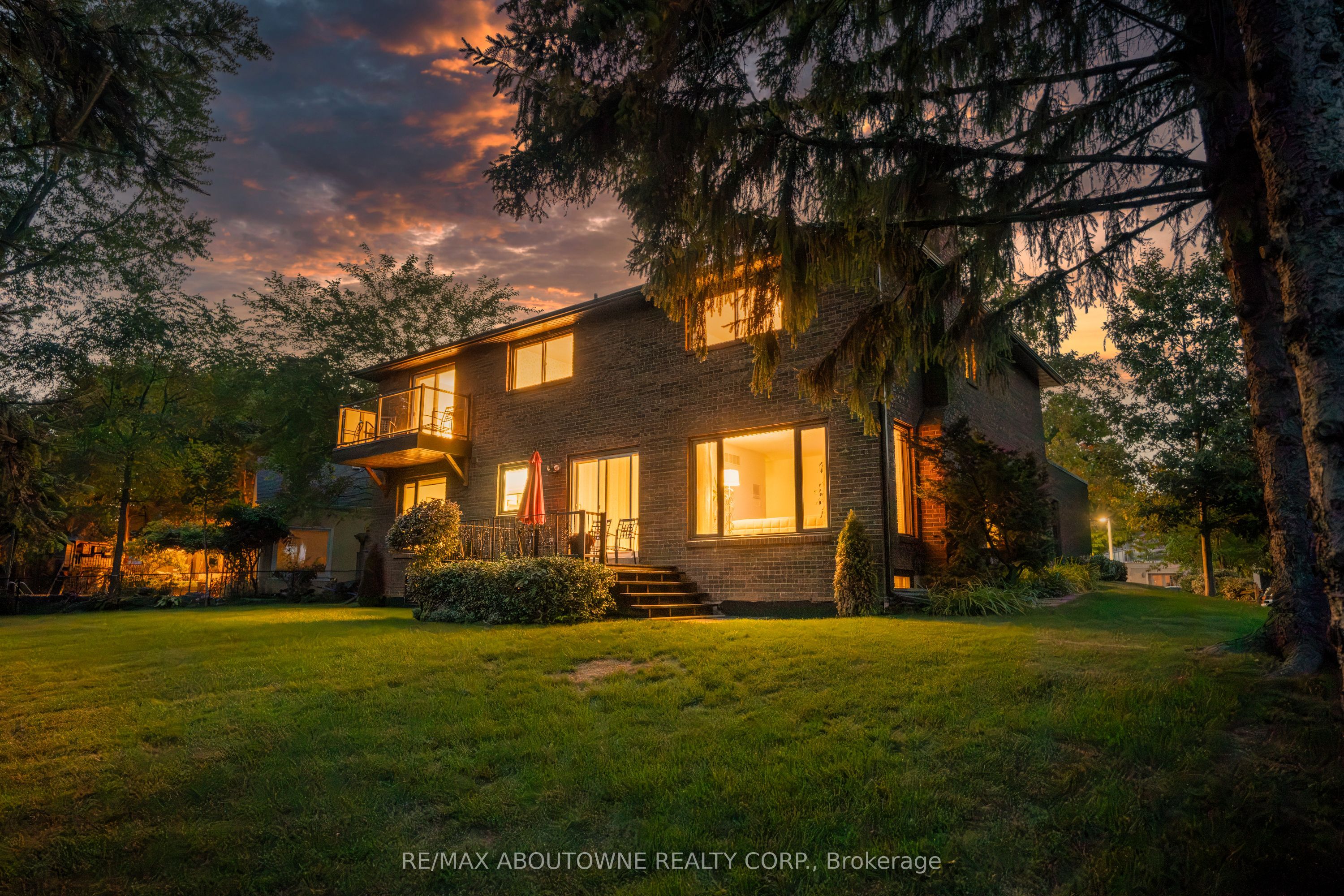 20 Arkendo Drive, Oakville ‣ W12831352 20 Arkendo Drive, Oakville ‣ W12831352