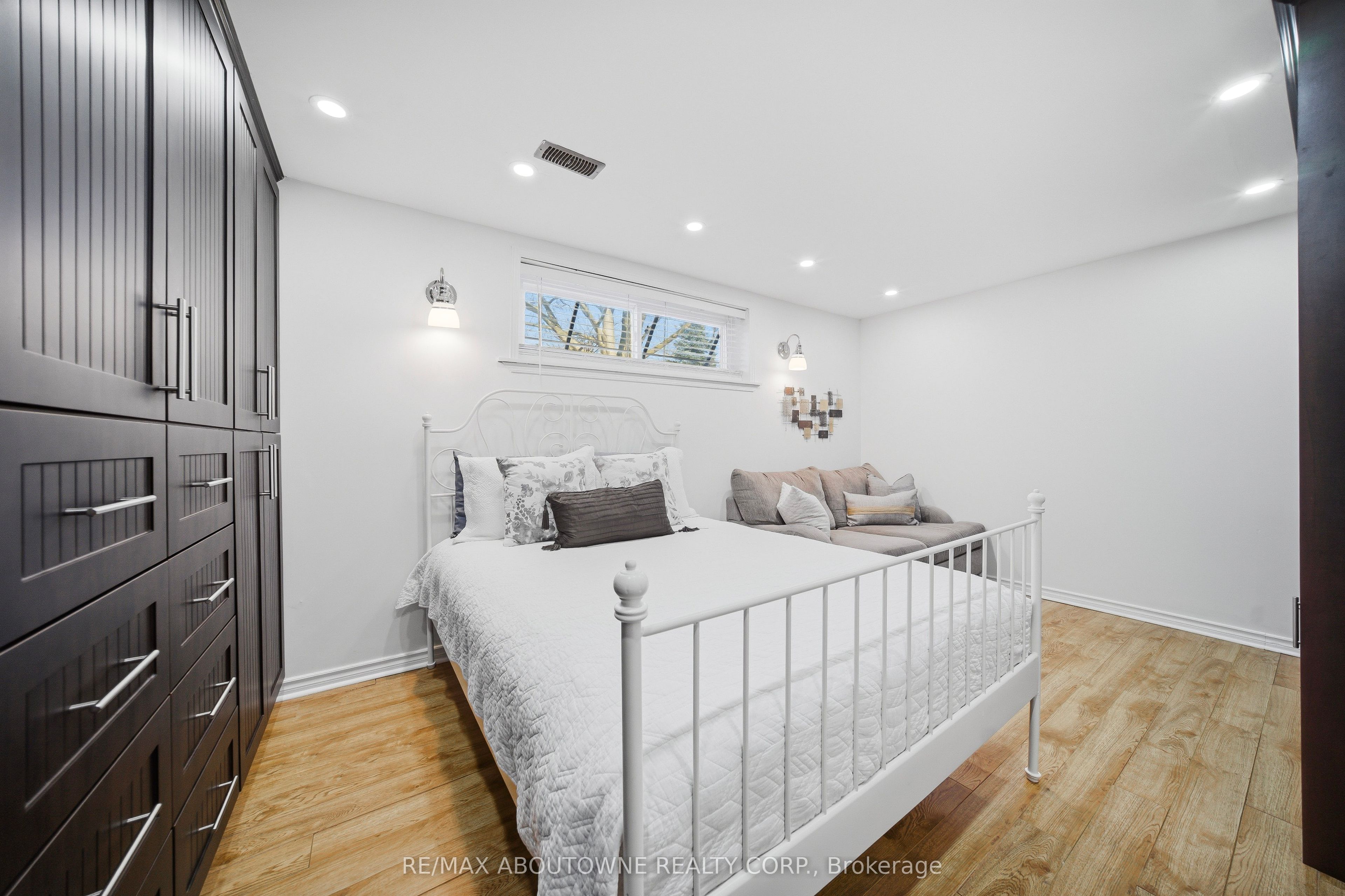 1238 Bray Court, Mississauga ‣ W12834550 1238 Bray Court, Mississauga ‣ W12834550