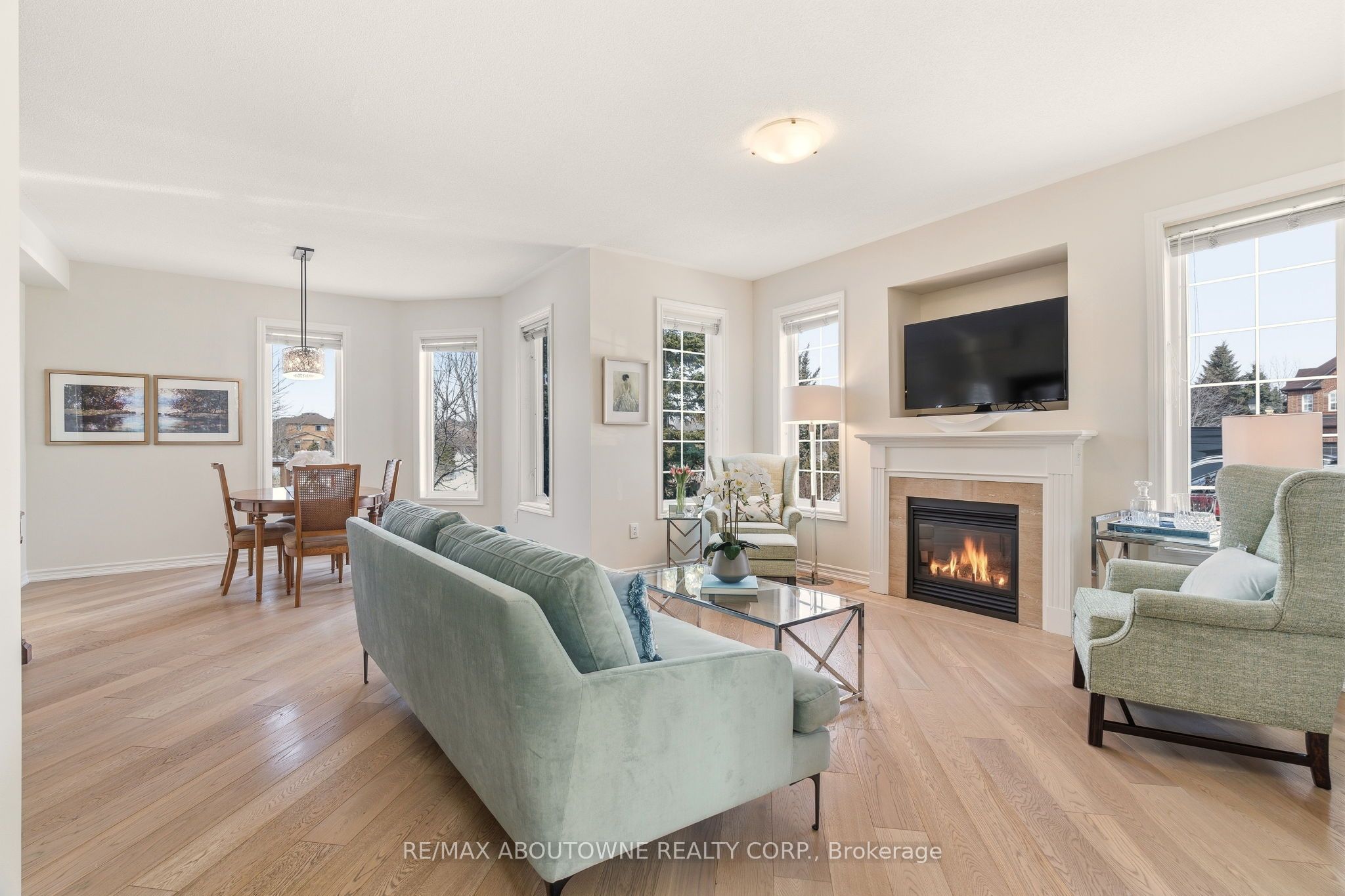 34 – 300 Ravineview Way, Oakville ‣ W12839656 34 – 300 Ravineview Way, Oakville ‣ W12839656