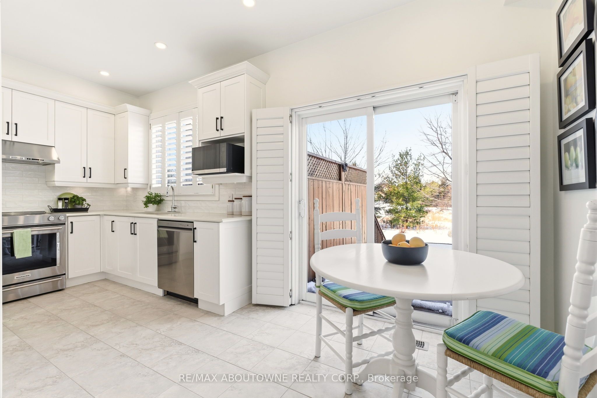 34 – 300 Ravineview Way, Oakville ‣ W12839656 34 – 300 Ravineview Way, Oakville ‣ W12839656