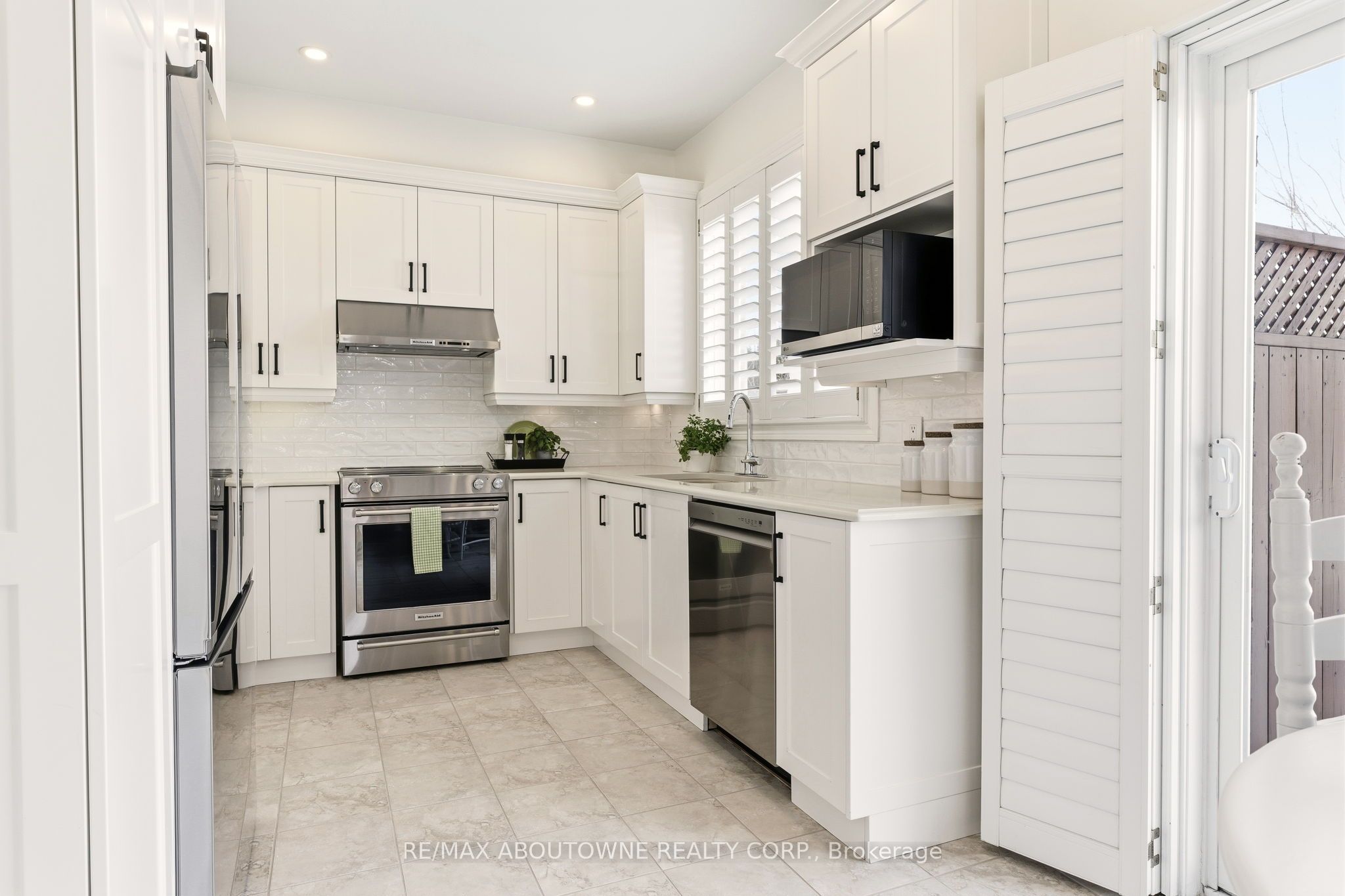 34 – 300 Ravineview Way, Oakville ‣ W12839656 34 – 300 Ravineview Way, Oakville ‣ W12839656