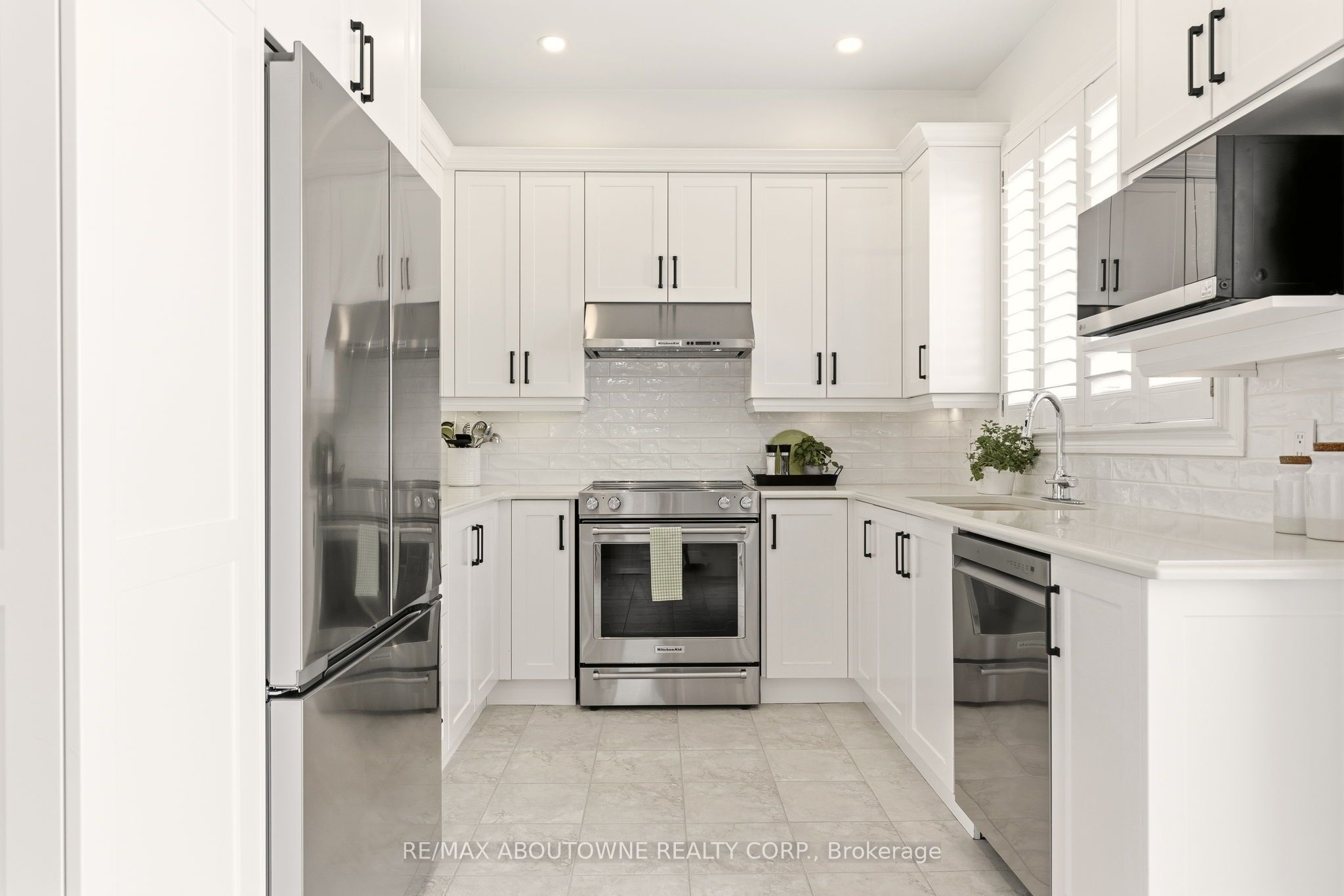 34 – 300 Ravineview Way, Oakville ‣ W12839656 34 – 300 Ravineview Way, Oakville ‣ W12839656