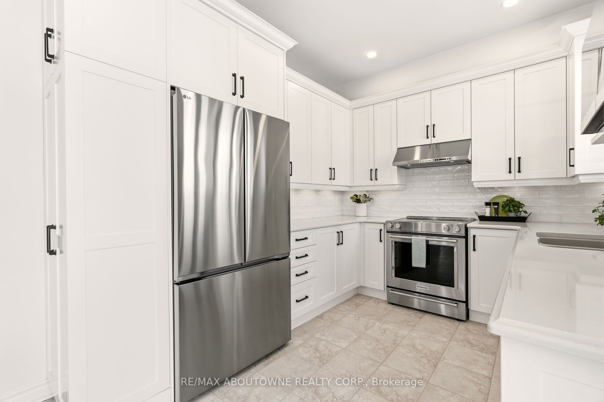 34 – 300 Ravineview Way, Oakville ‣ W12839656 34 – 300 Ravineview Way, Oakville ‣ W12839656