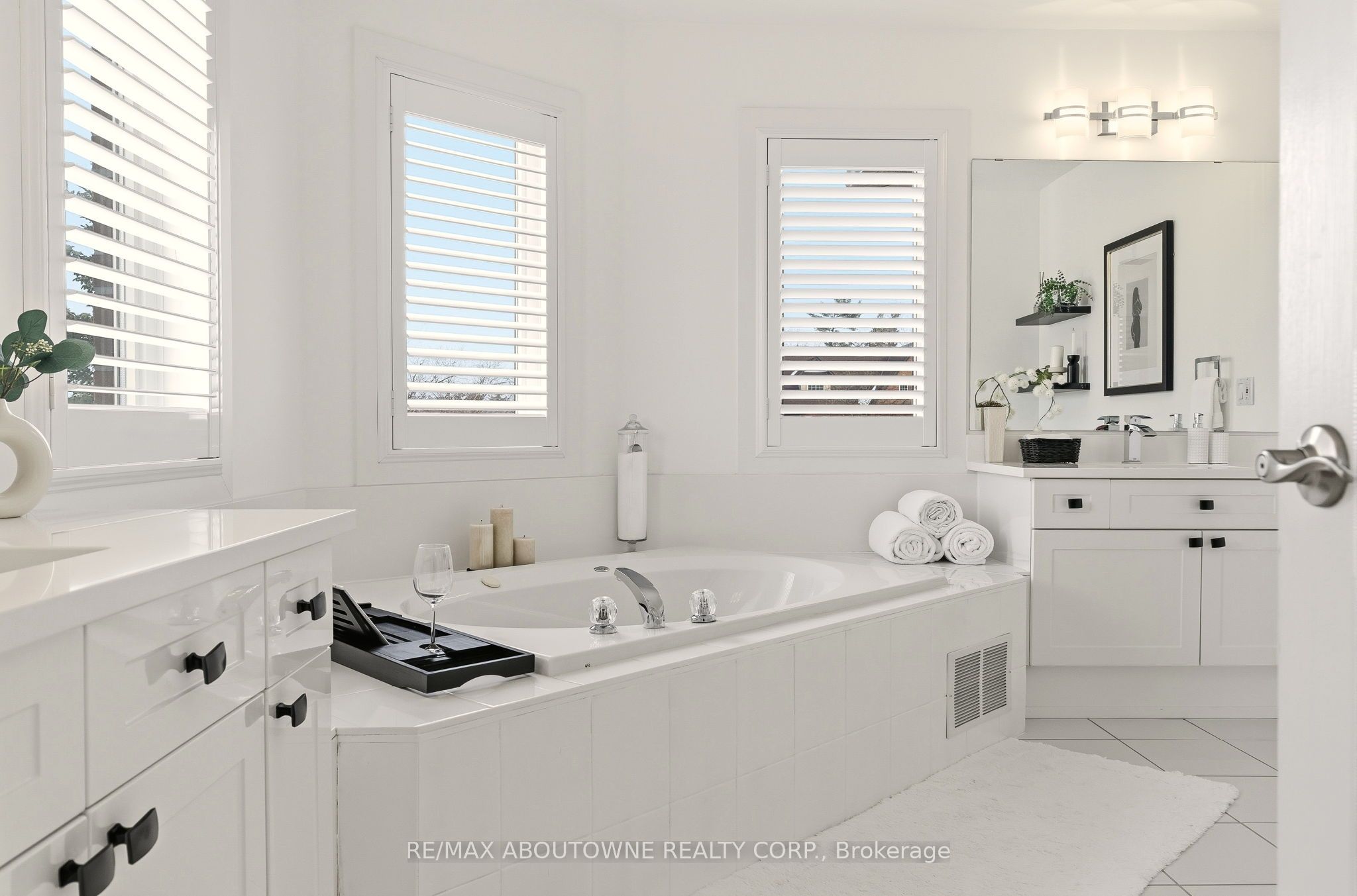 34 – 300 Ravineview Way, Oakville ‣ W12839656 34 – 300 Ravineview Way, Oakville ‣ W12839656