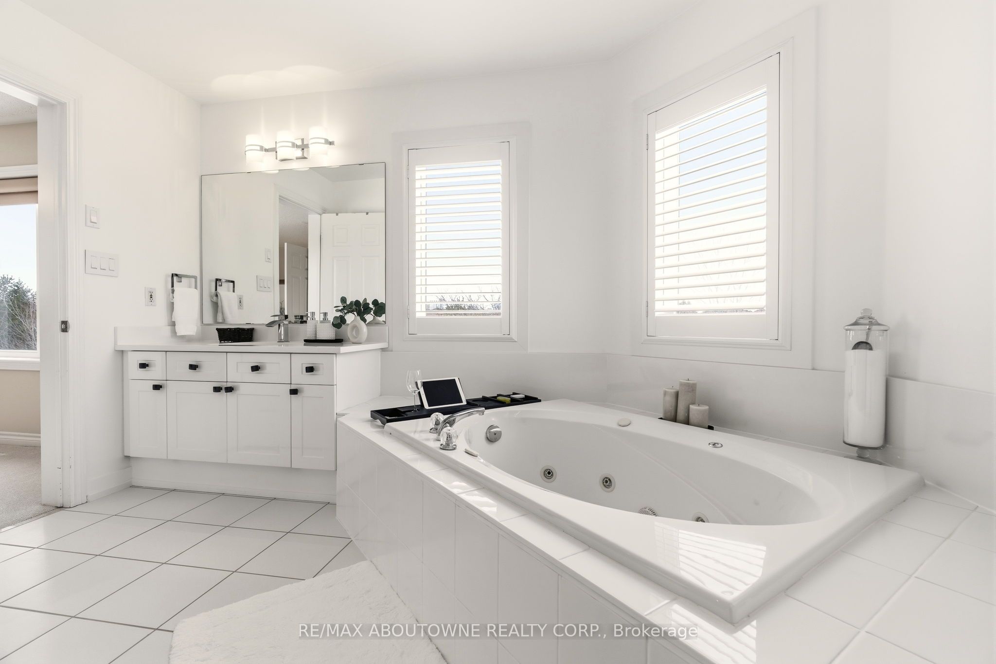 34 – 300 Ravineview Way, Oakville ‣ W12839656 34 – 300 Ravineview Way, Oakville ‣ W12839656