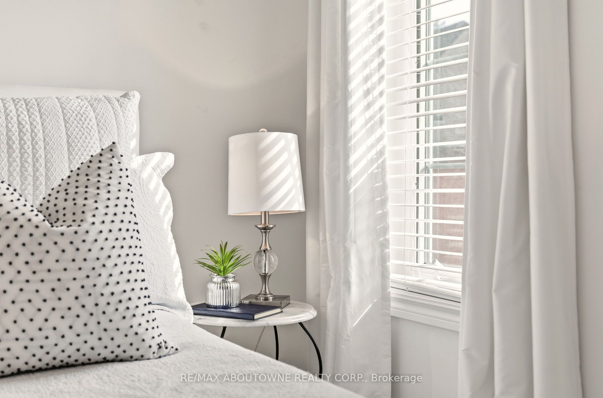 34 – 300 Ravineview Way, Oakville ‣ W12839656 34 – 300 Ravineview Way, Oakville ‣ W12839656