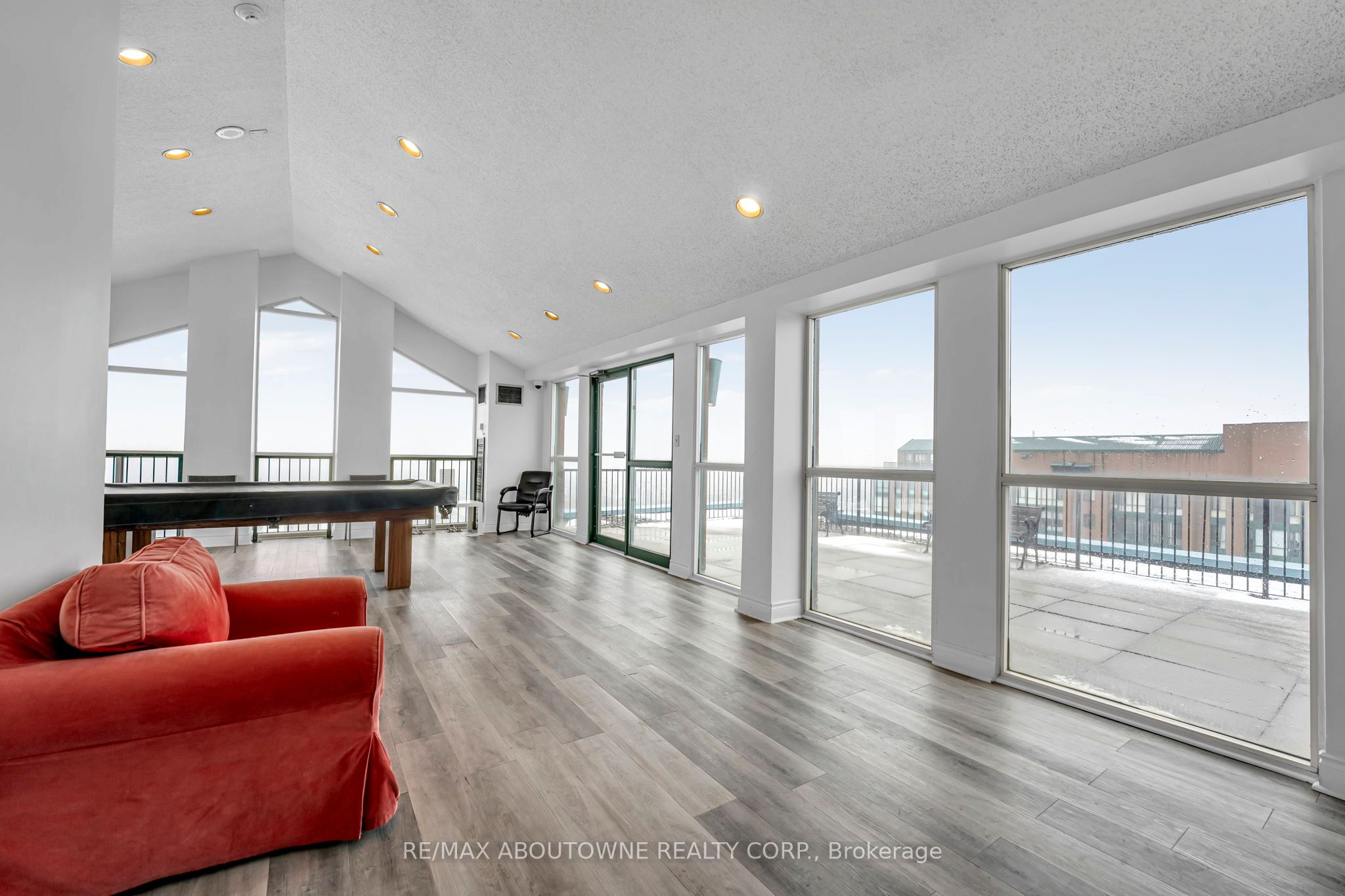 5 – 115 Hillcrest Avenue, Mississauga ‣ W12840080 5 – 115 Hillcrest Avenue, Mississauga ‣ W12840080