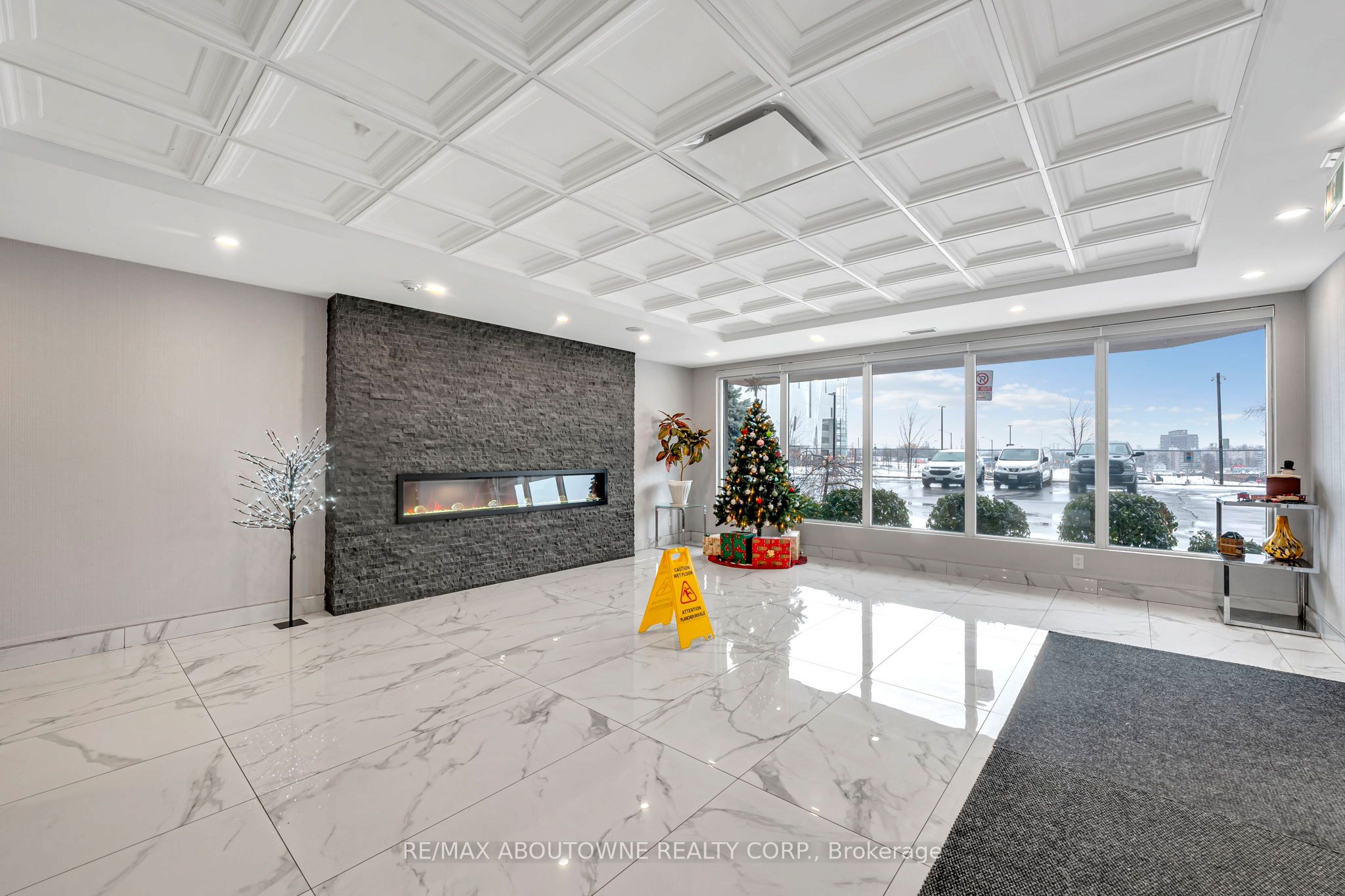 5 – 115 Hillcrest Avenue, Mississauga ‣ W12840080 5 – 115 Hillcrest Avenue, Mississauga ‣ W12840080