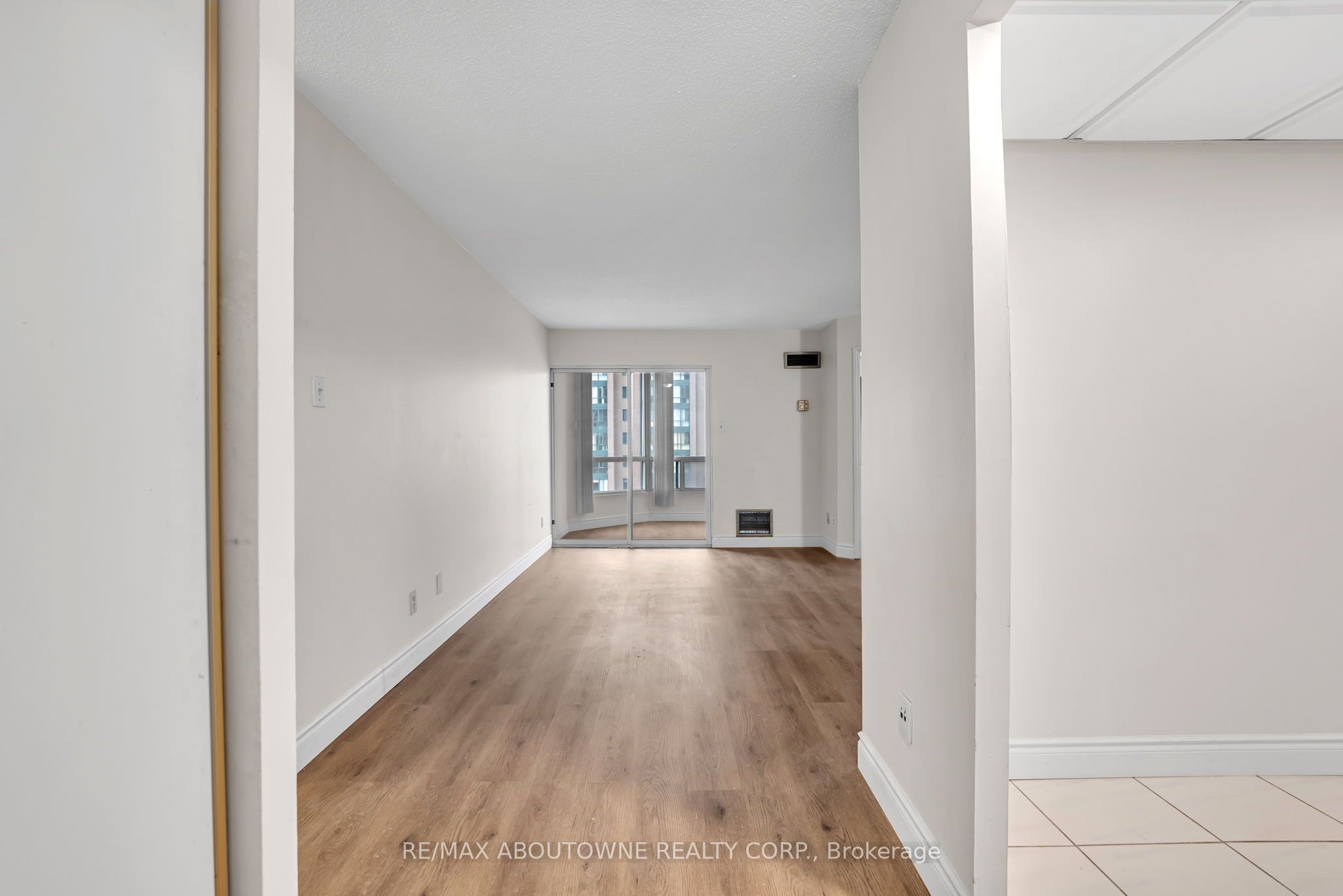 5 – 115 Hillcrest Avenue, Mississauga ‣ W12840080 5 – 115 Hillcrest Avenue, Mississauga ‣ W12840080