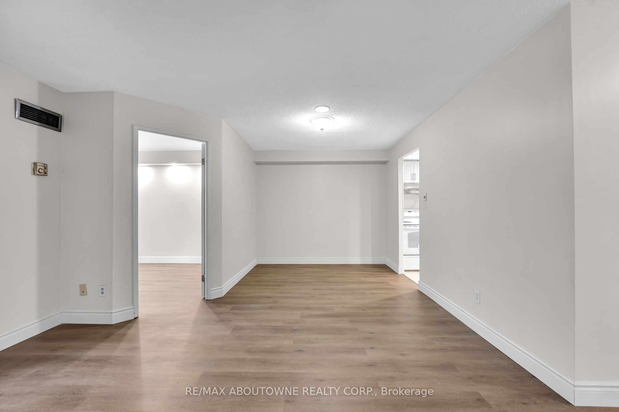 5 – 115 Hillcrest Avenue, Mississauga ‣ W12840080 5 – 115 Hillcrest Avenue, Mississauga ‣ W12840080