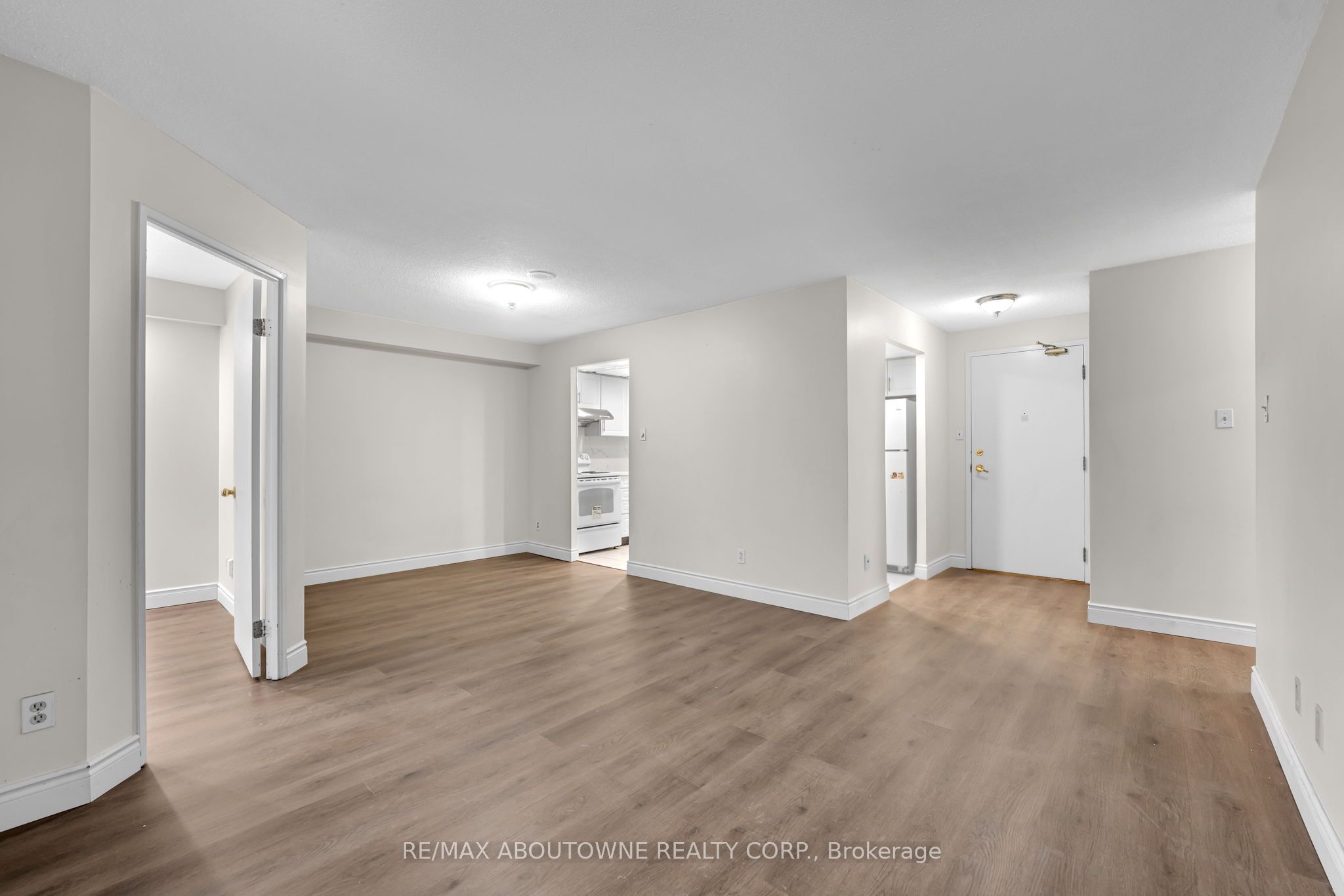 5 – 115 Hillcrest Avenue, Mississauga ‣ W12840080 5 – 115 Hillcrest Avenue, Mississauga ‣ W12840080