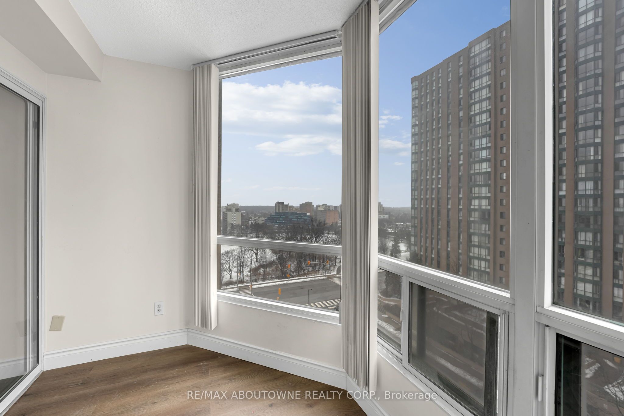 5 – 115 Hillcrest Avenue, Mississauga ‣ W12840080 5 – 115 Hillcrest Avenue, Mississauga ‣ W12840080