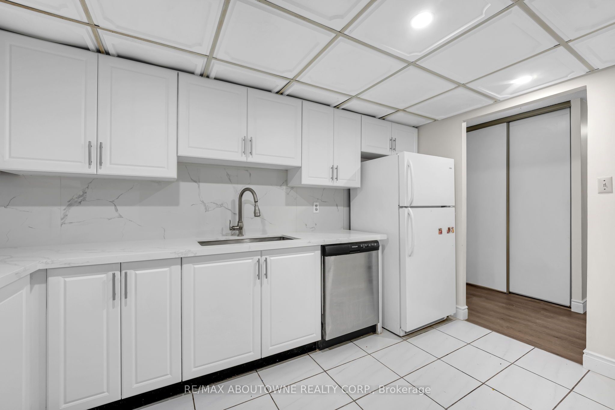 5 – 115 Hillcrest Avenue, Mississauga ‣ W12840080 5 – 115 Hillcrest Avenue, Mississauga ‣ W12840080