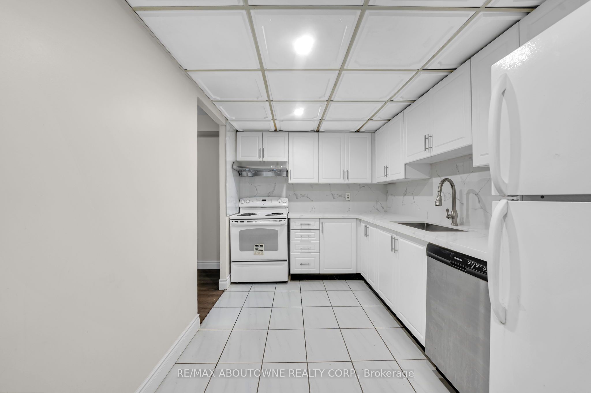 5 – 115 Hillcrest Avenue, Mississauga ‣ W12840080 5 – 115 Hillcrest Avenue, Mississauga ‣ W12840080