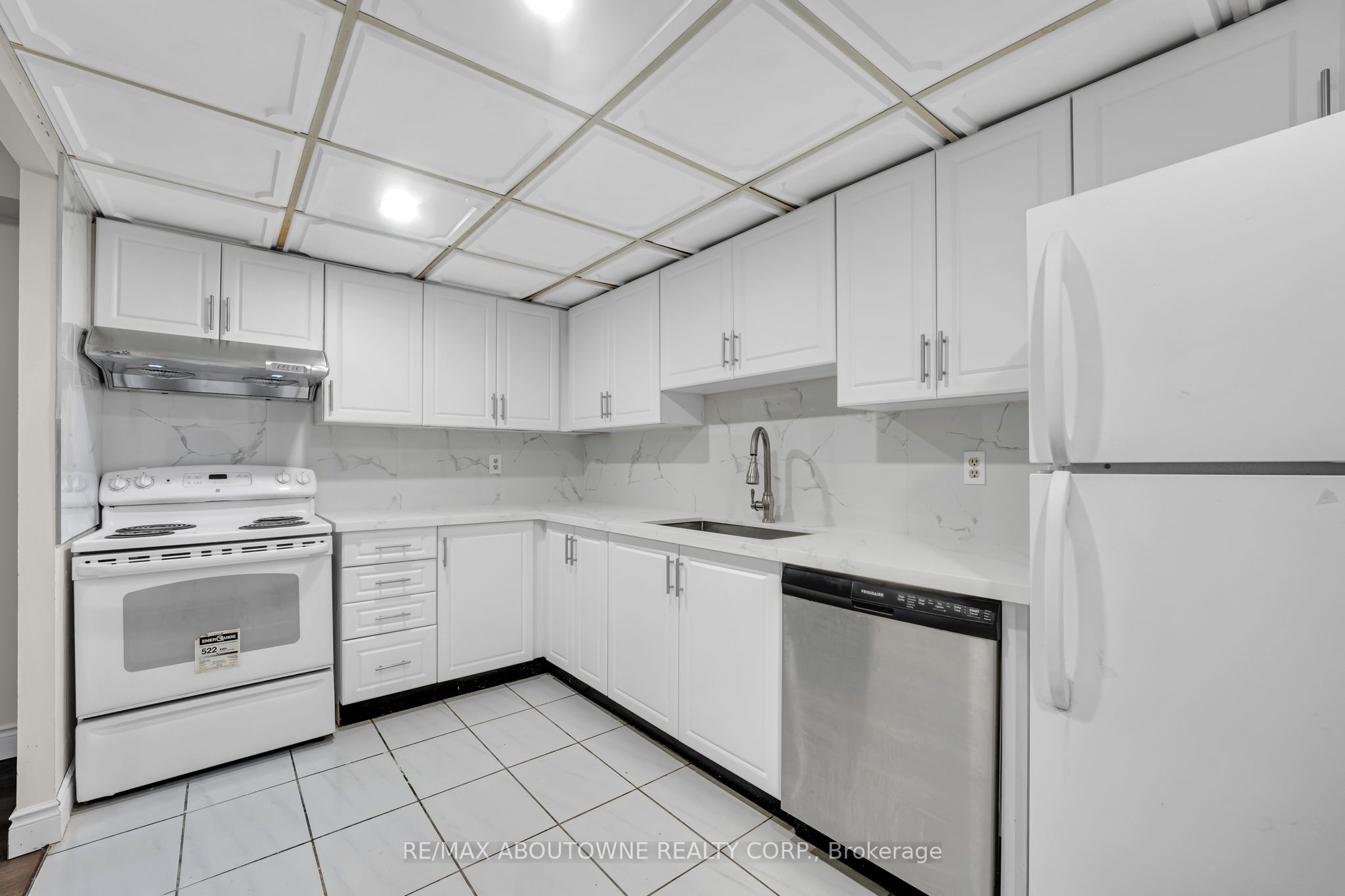 5 – 115 Hillcrest Avenue, Mississauga ‣ W12840080 5 – 115 Hillcrest Avenue, Mississauga ‣ W12840080