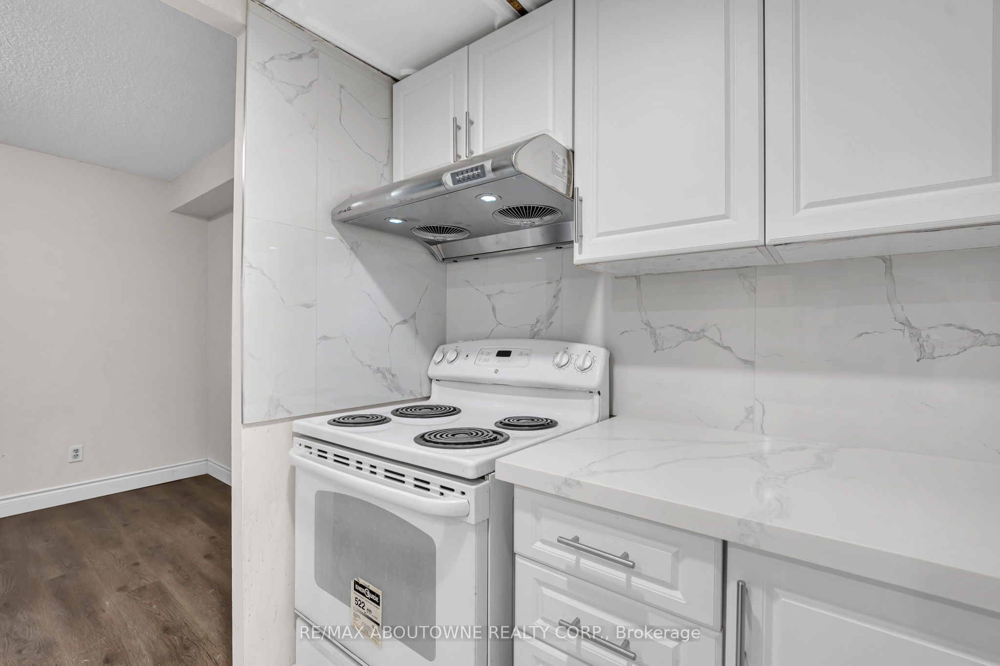 5 – 115 Hillcrest Avenue, Mississauga ‣ W12840080 5 – 115 Hillcrest Avenue, Mississauga ‣ W12840080