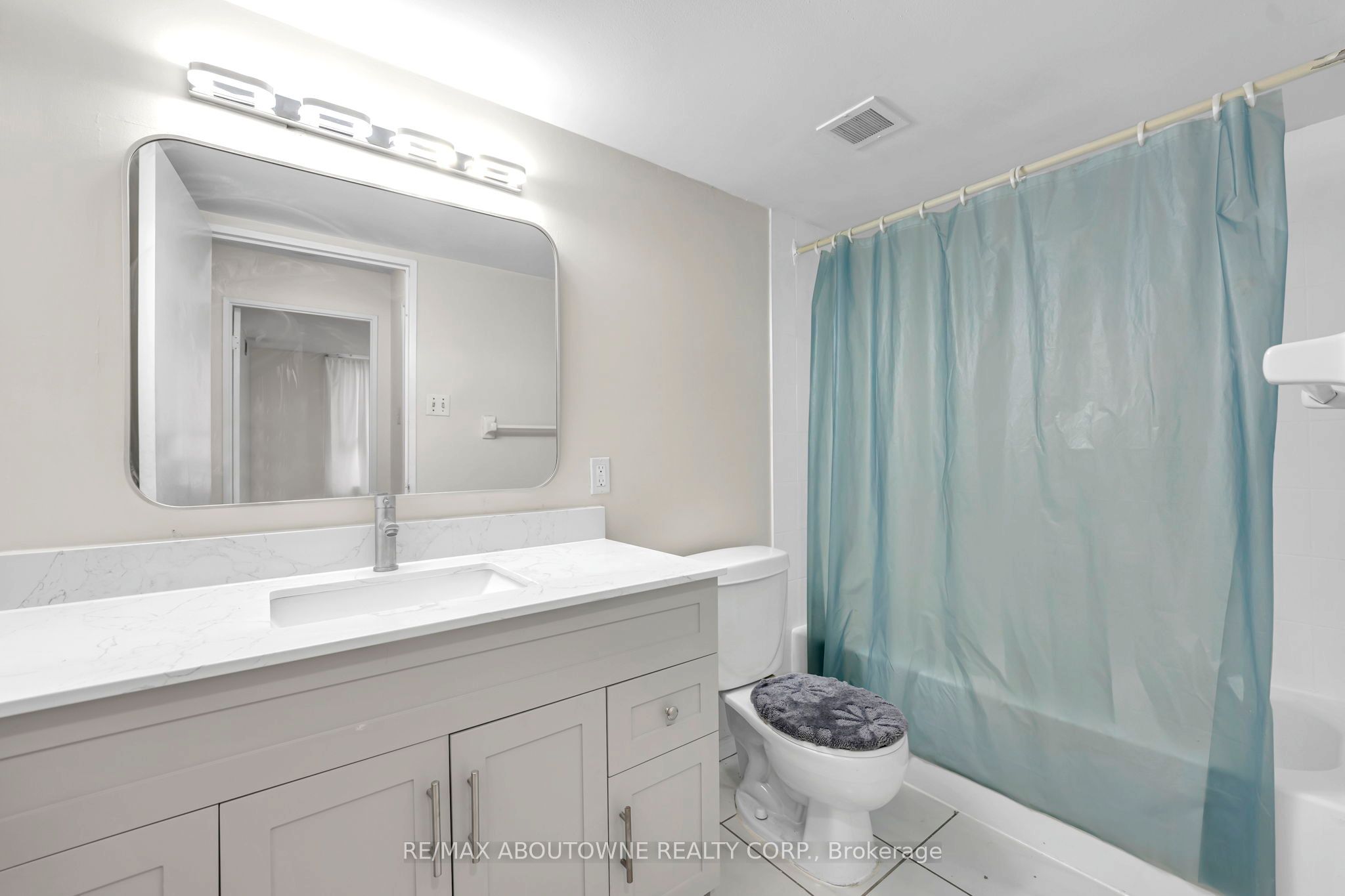 5 – 115 Hillcrest Avenue, Mississauga ‣ W12840080 5 – 115 Hillcrest Avenue, Mississauga ‣ W12840080