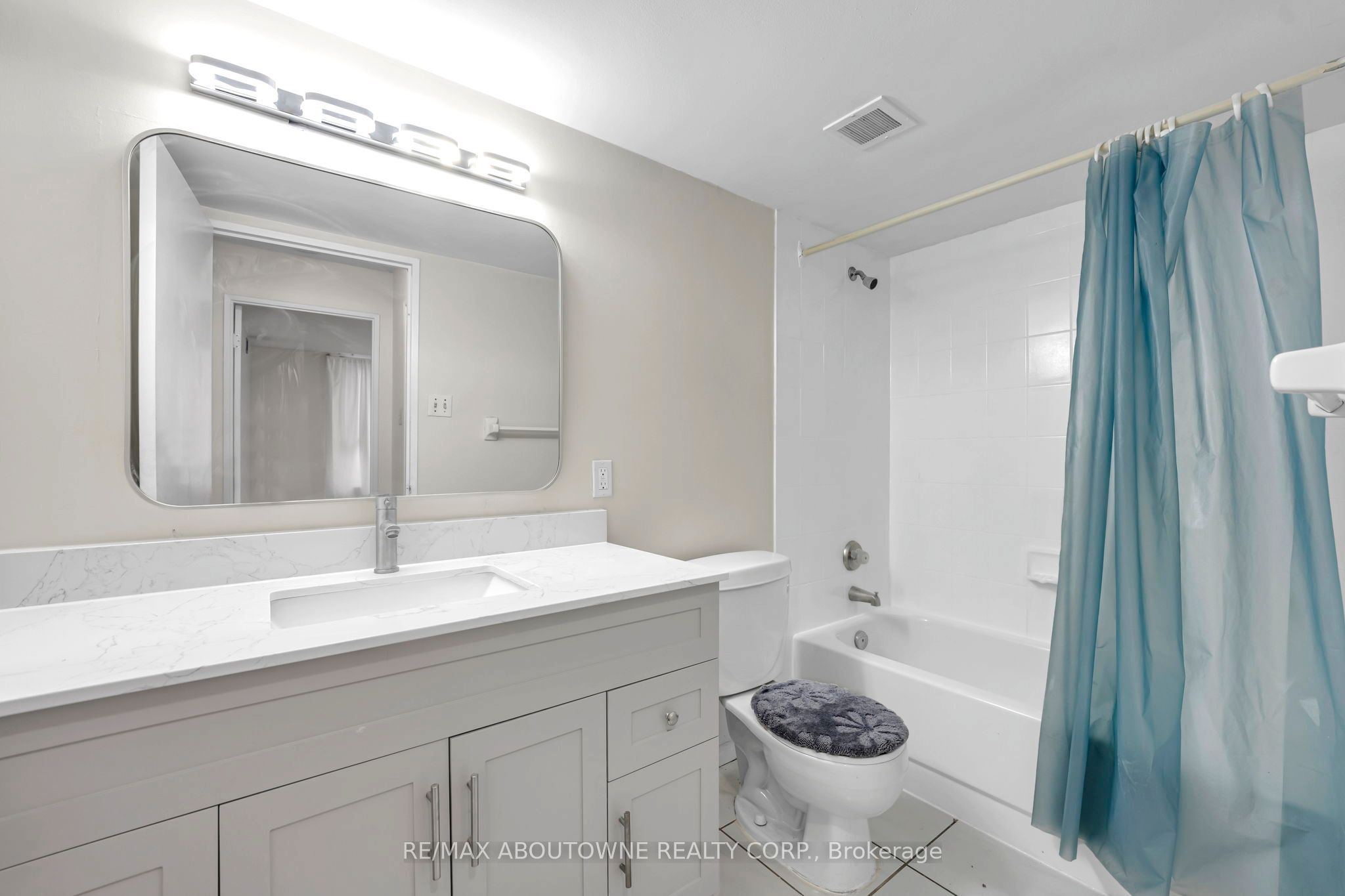 5 – 115 Hillcrest Avenue, Mississauga ‣ W12840080 5 – 115 Hillcrest Avenue, Mississauga ‣ W12840080