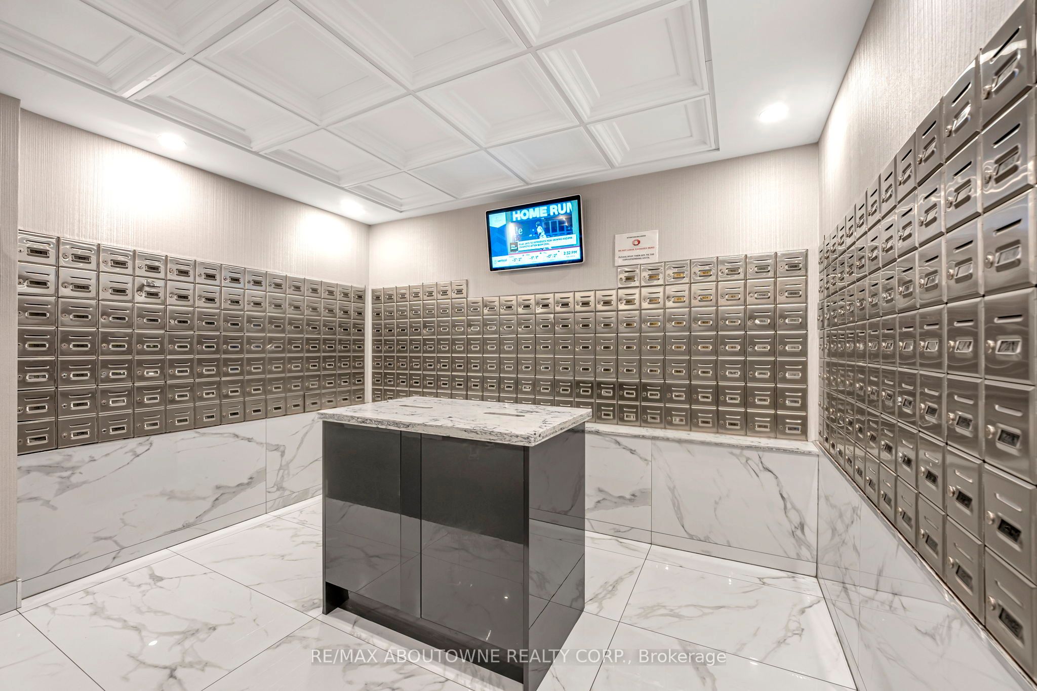 5 – 115 Hillcrest Avenue, Mississauga ‣ W12840080 5 – 115 Hillcrest Avenue, Mississauga ‣ W12840080