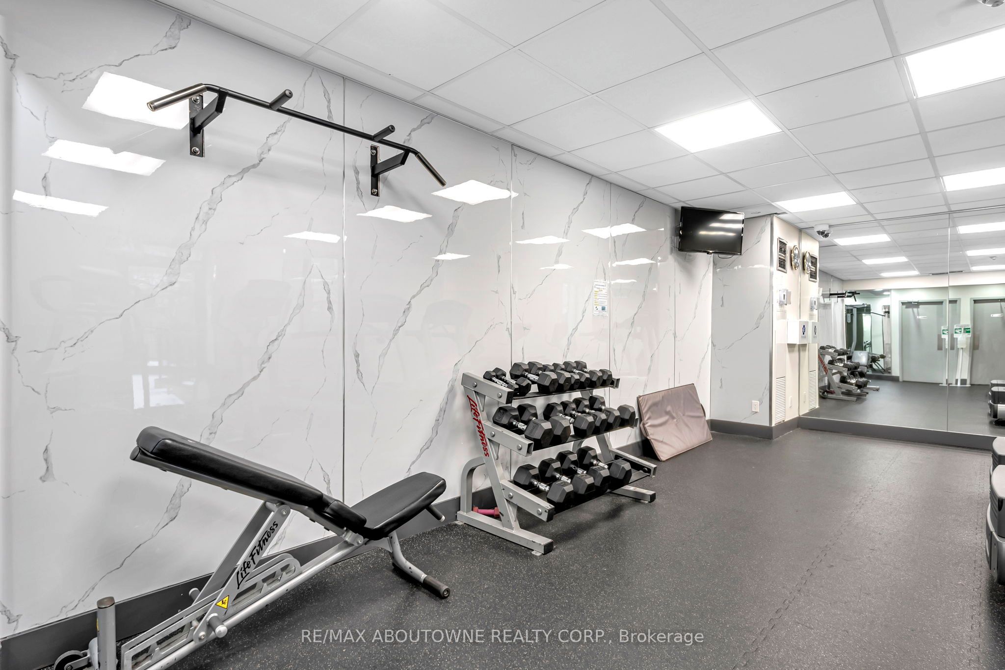 5 – 115 Hillcrest Avenue, Mississauga ‣ W12840080 5 – 115 Hillcrest Avenue, Mississauga ‣ W12840080