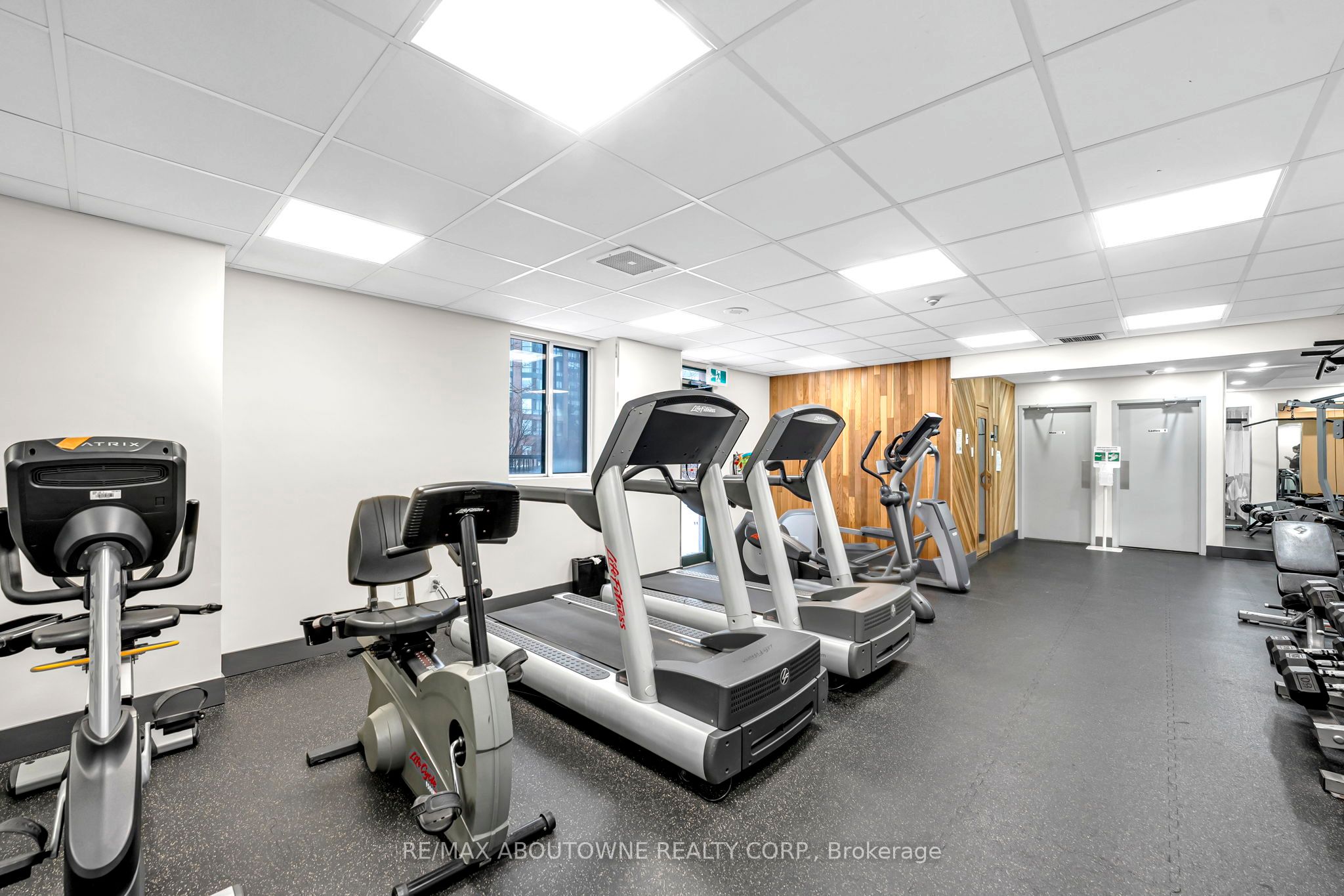 5 – 115 Hillcrest Avenue, Mississauga ‣ W12840080 5 – 115 Hillcrest Avenue, Mississauga ‣ W12840080