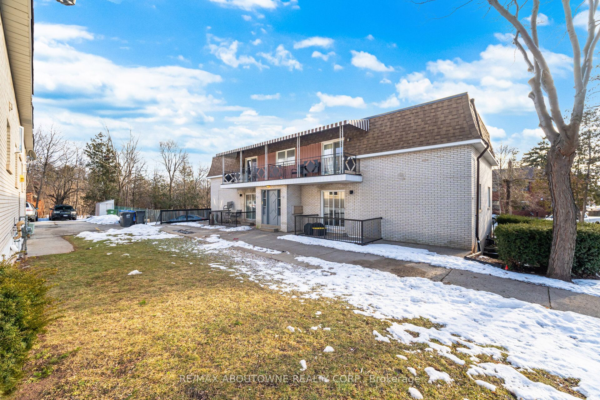 2320 Hixon Street, Oakville ‣ W12842286 2320 Hixon Street, Oakville ‣ W12842286