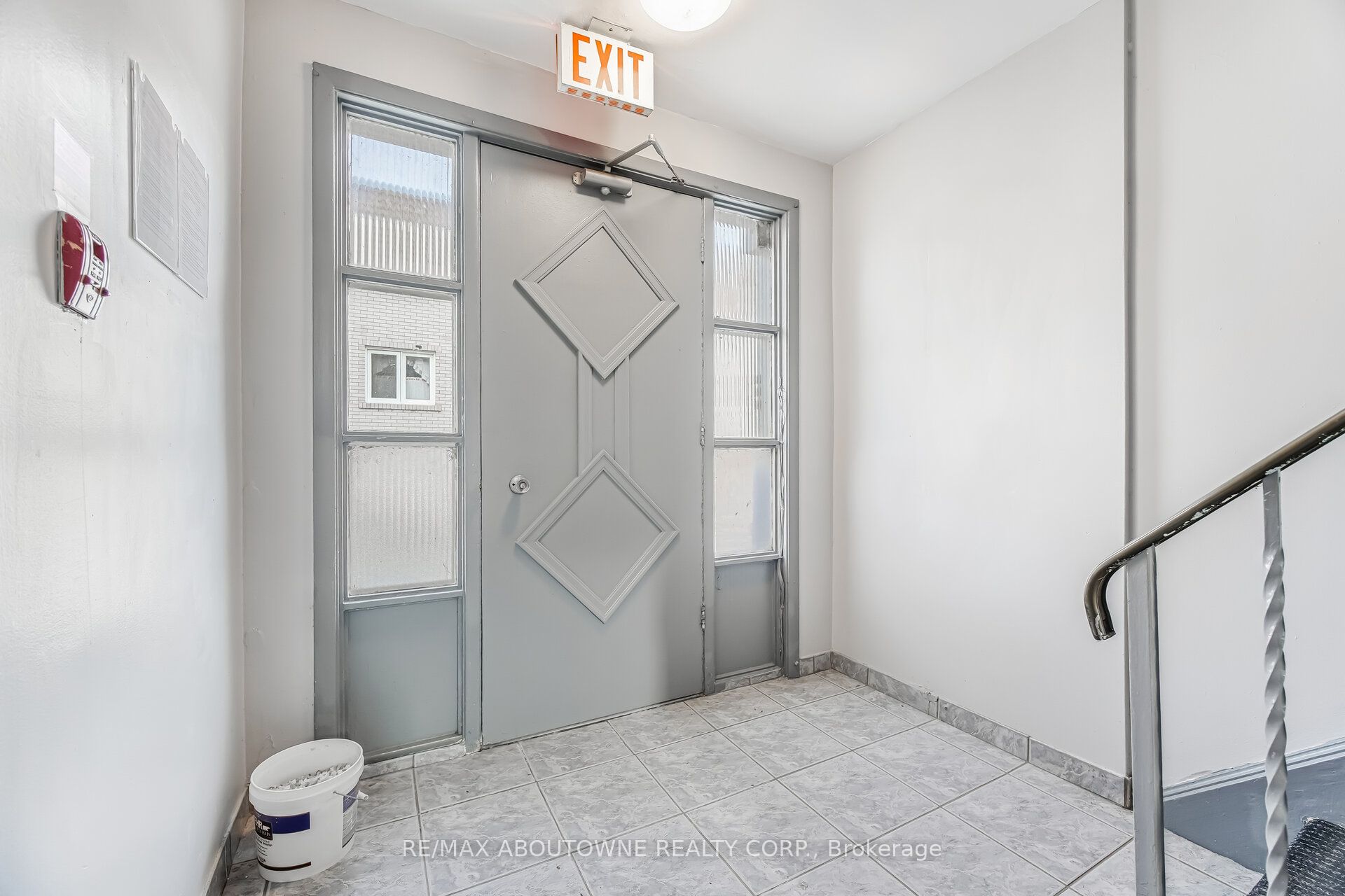 2320 Hixon Street, Oakville ‣ W12842286 2320 Hixon Street, Oakville ‣ W12842286