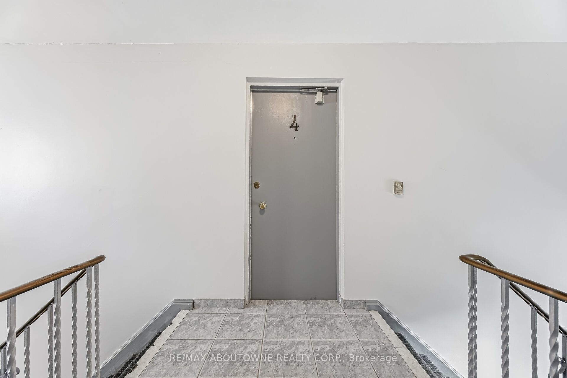 2320 Hixon Street, Oakville ‣ W12842286 2320 Hixon Street, Oakville ‣ W12842286