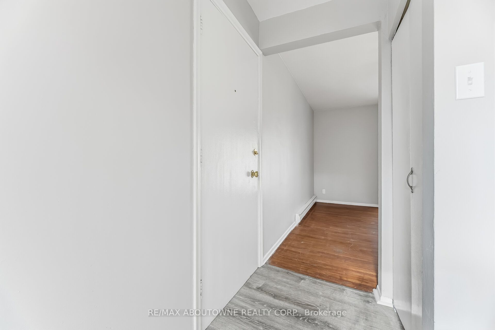 2320 Hixon Street, Oakville ‣ W12842286 2320 Hixon Street, Oakville ‣ W12842286