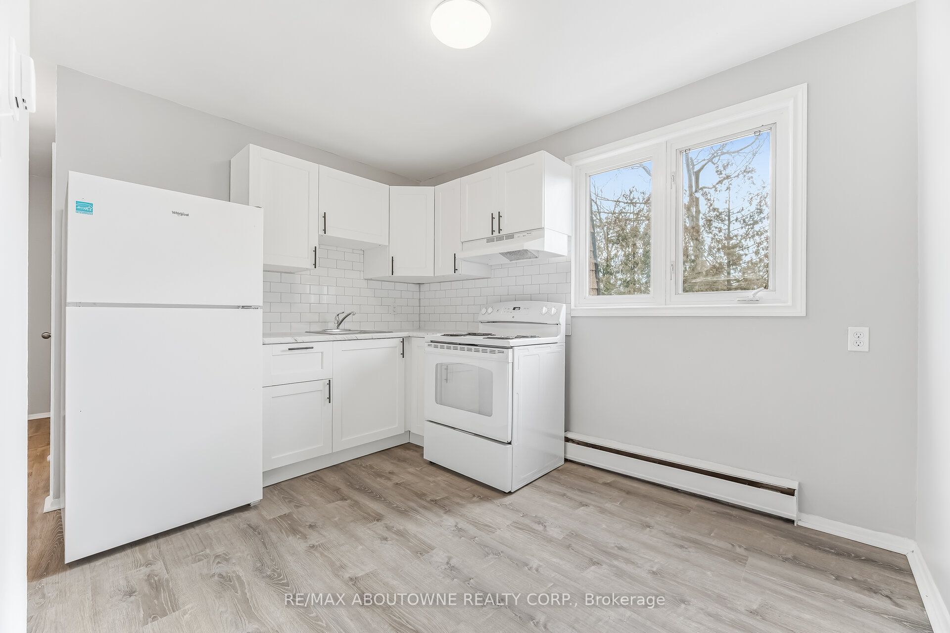 2320 Hixon Street, Oakville ‣ W12842286 2320 Hixon Street, Oakville ‣ W12842286