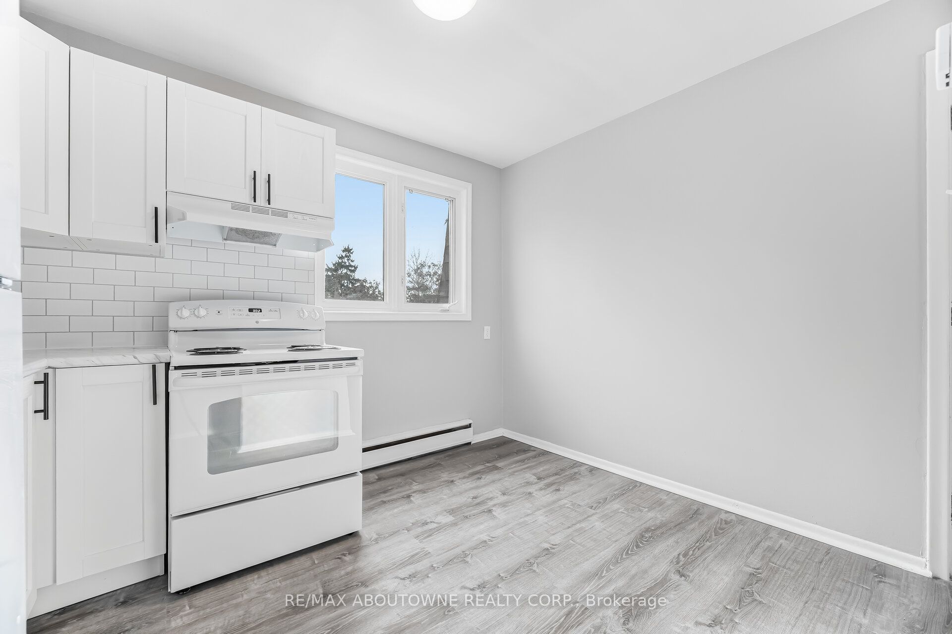 2320 Hixon Street, Oakville ‣ W12842286 2320 Hixon Street, Oakville ‣ W12842286