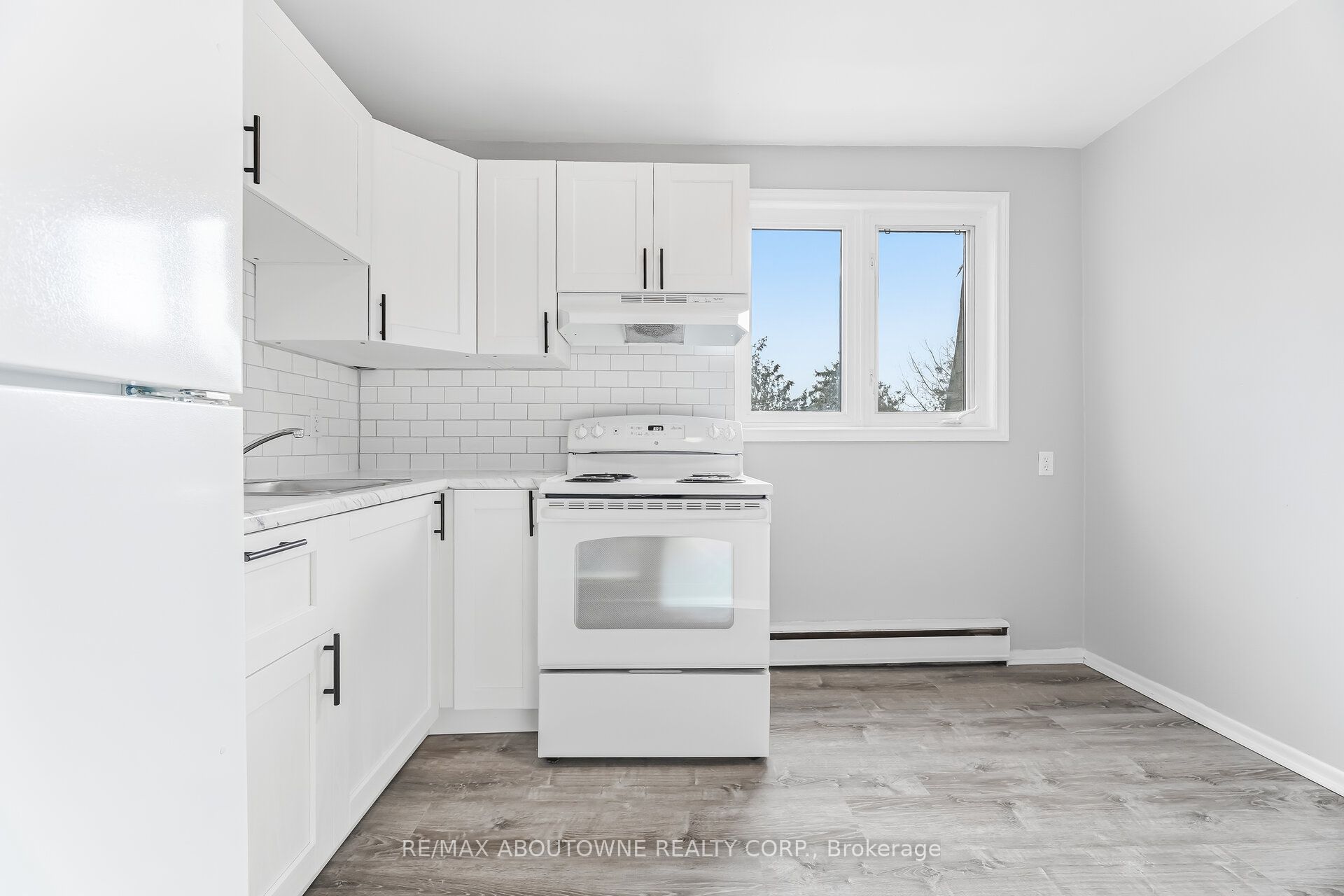 2320 Hixon Street, Oakville ‣ W12842286 2320 Hixon Street, Oakville ‣ W12842286