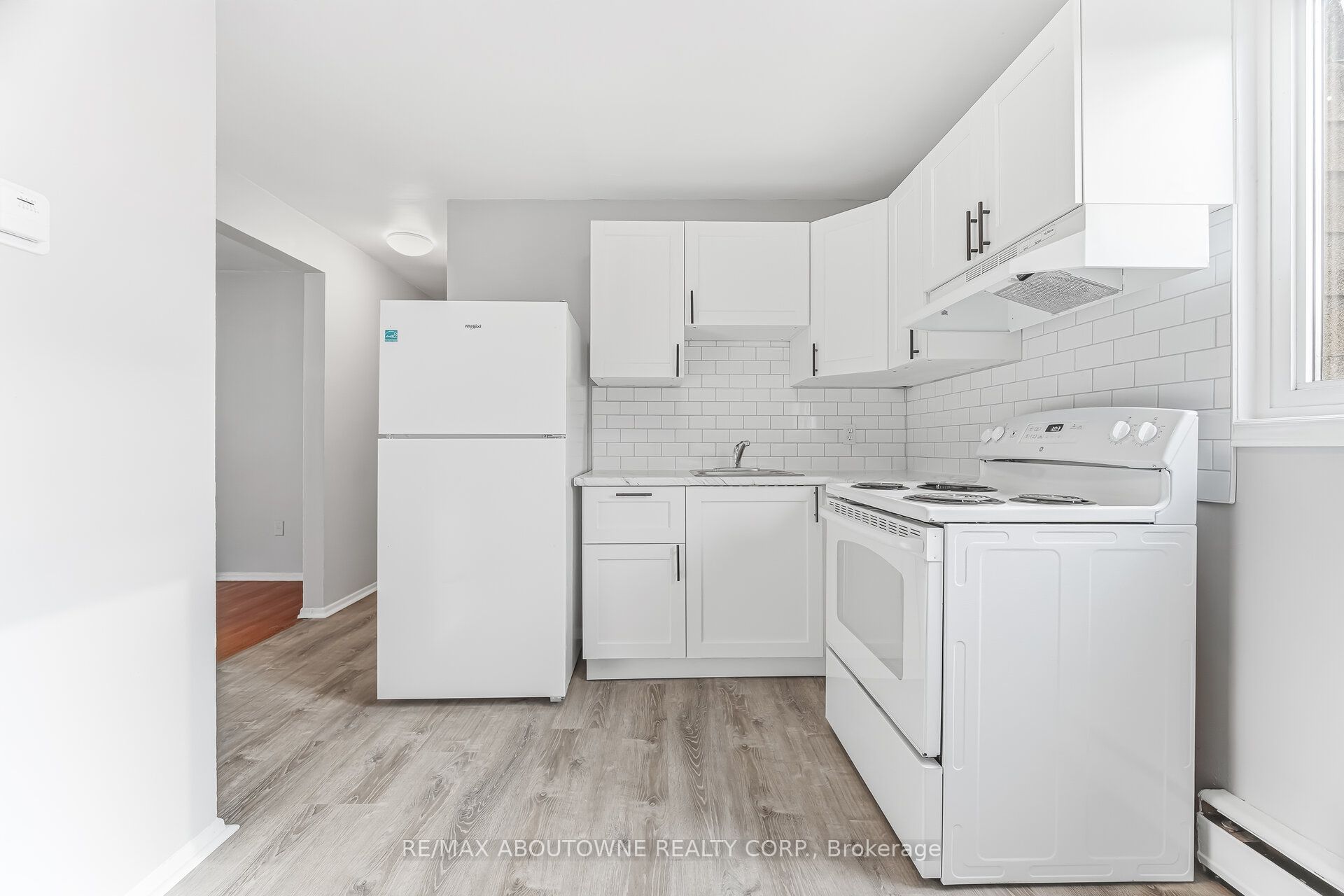 2320 Hixon Street, Oakville ‣ W12842286 2320 Hixon Street, Oakville ‣ W12842286