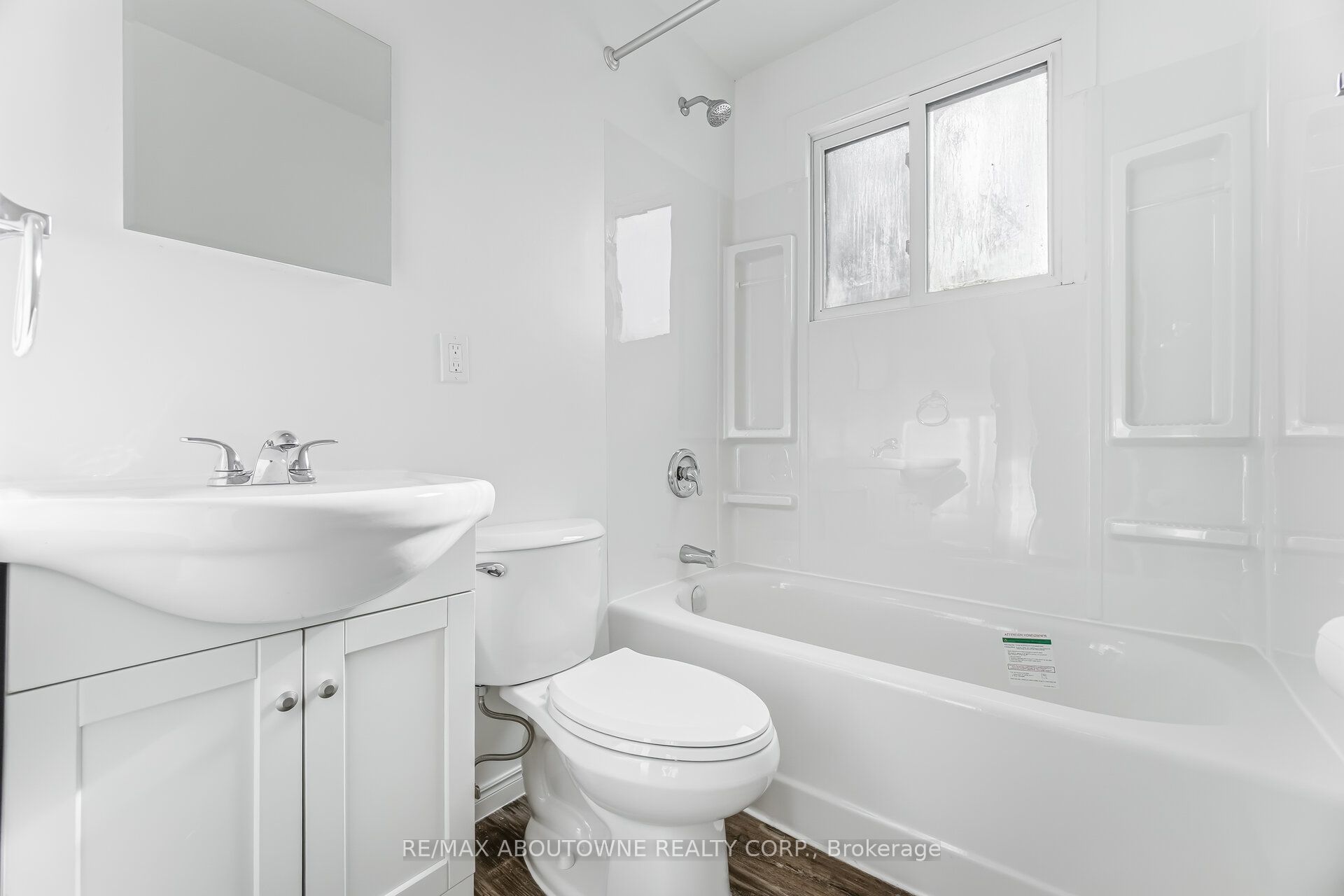 2320 Hixon Street, Oakville ‣ W12842286 2320 Hixon Street, Oakville ‣ W12842286