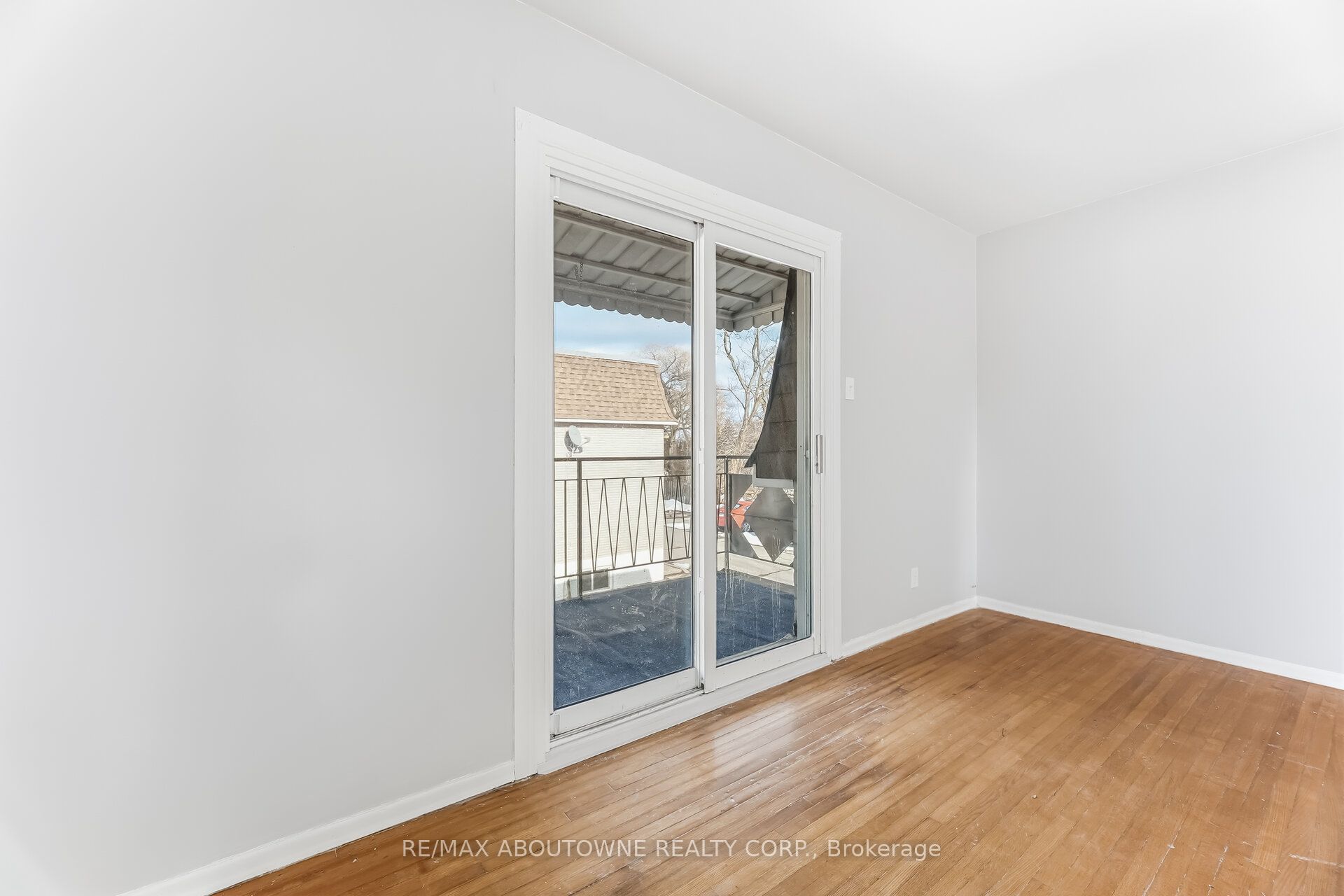 2320 Hixon Street, Oakville ‣ W12842286 2320 Hixon Street, Oakville ‣ W12842286