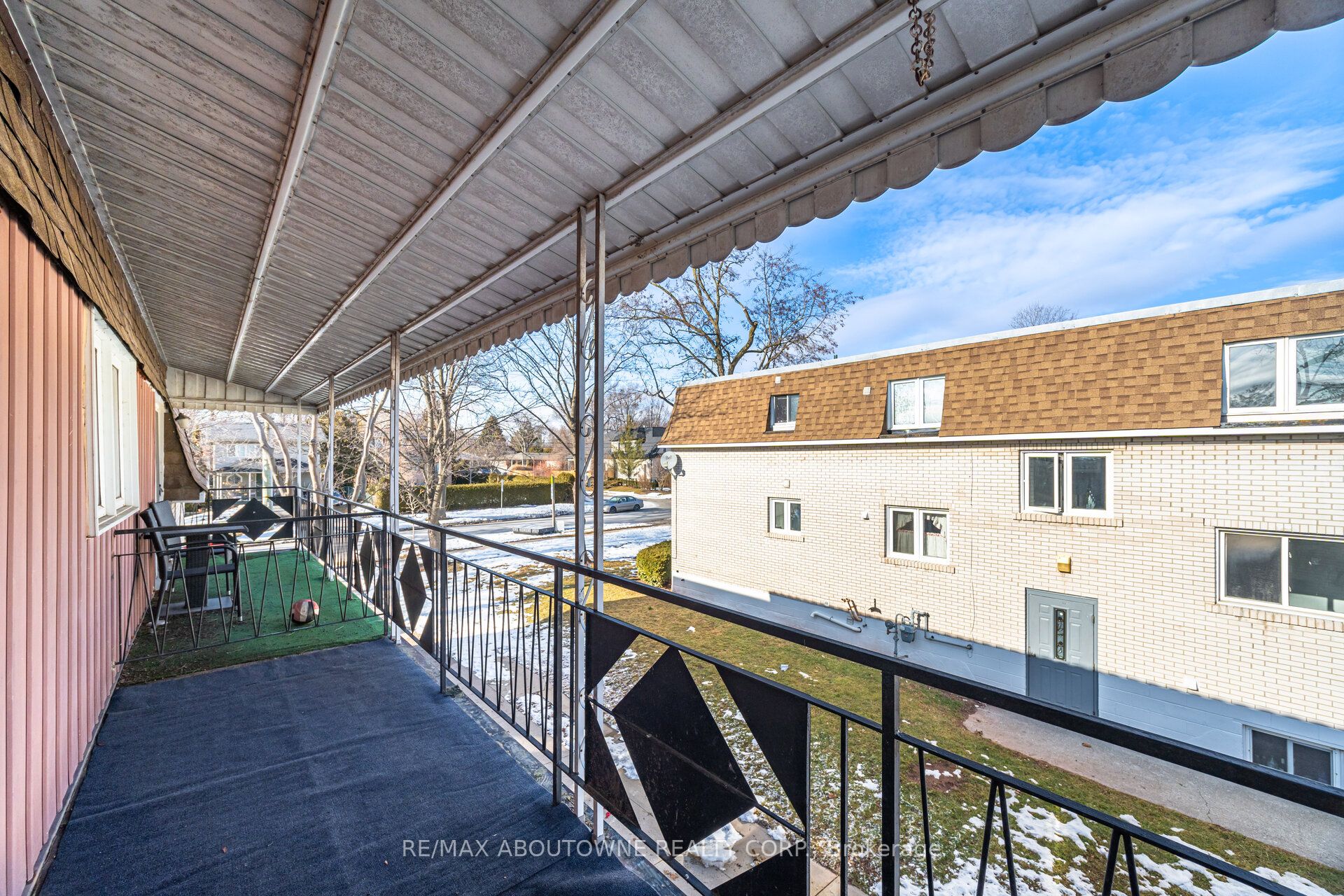 2320 Hixon Street, Oakville ‣ W12842286 2320 Hixon Street, Oakville ‣ W12842286