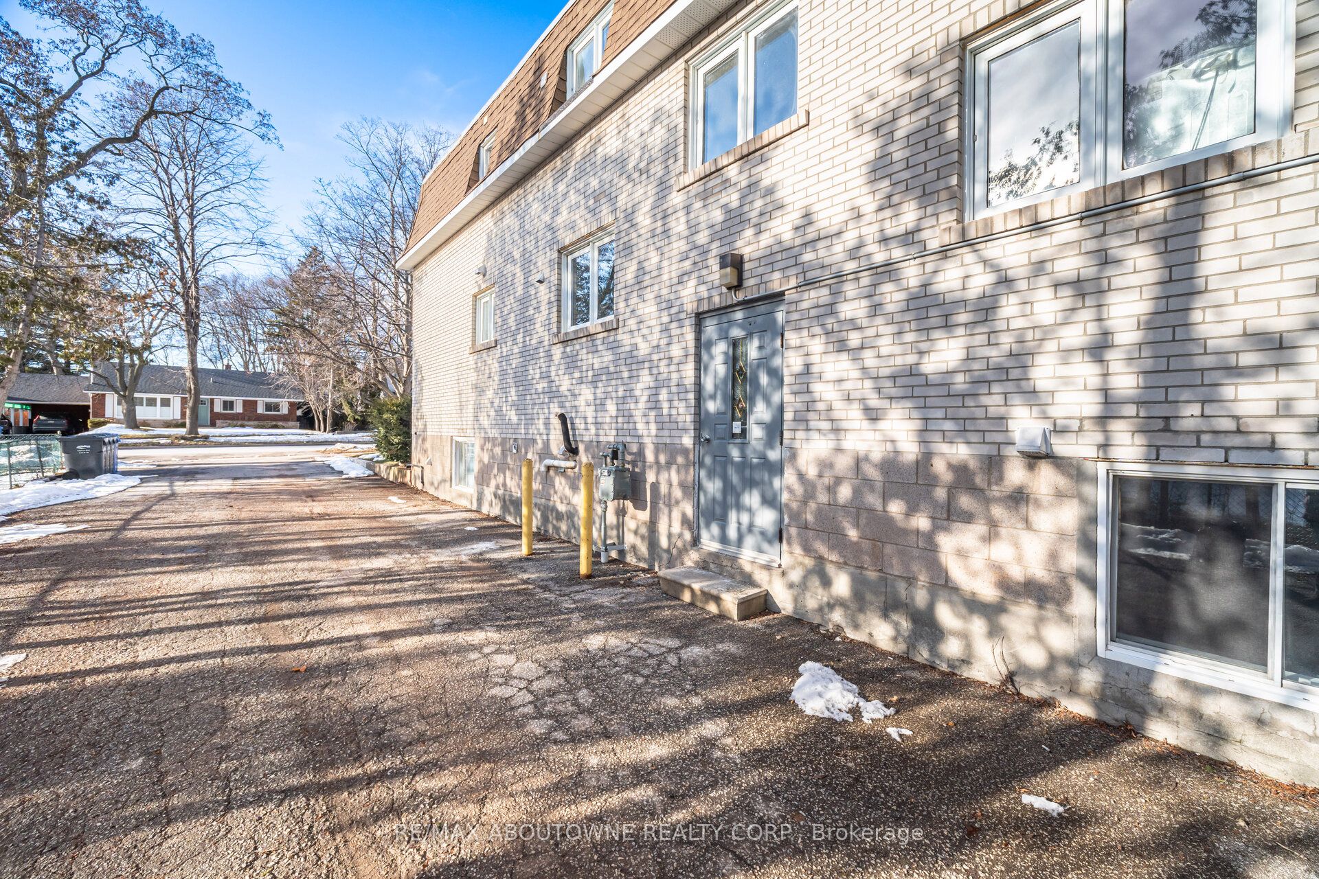 2320 Hixon Street, Oakville ‣ W12842286 2320 Hixon Street, Oakville ‣ W12842286