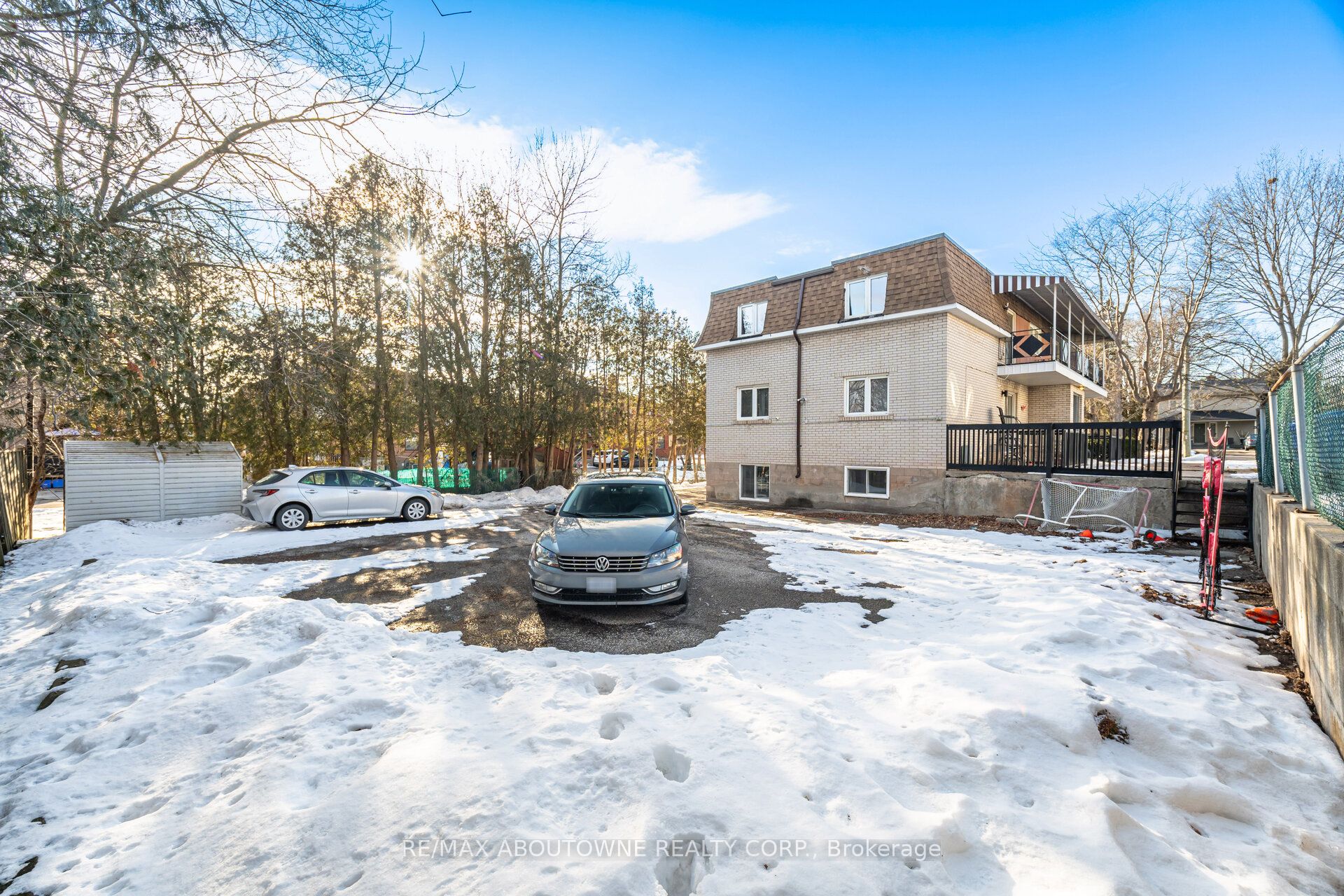 2320 Hixon Street, Oakville ‣ W12842286 2320 Hixon Street, Oakville ‣ W12842286