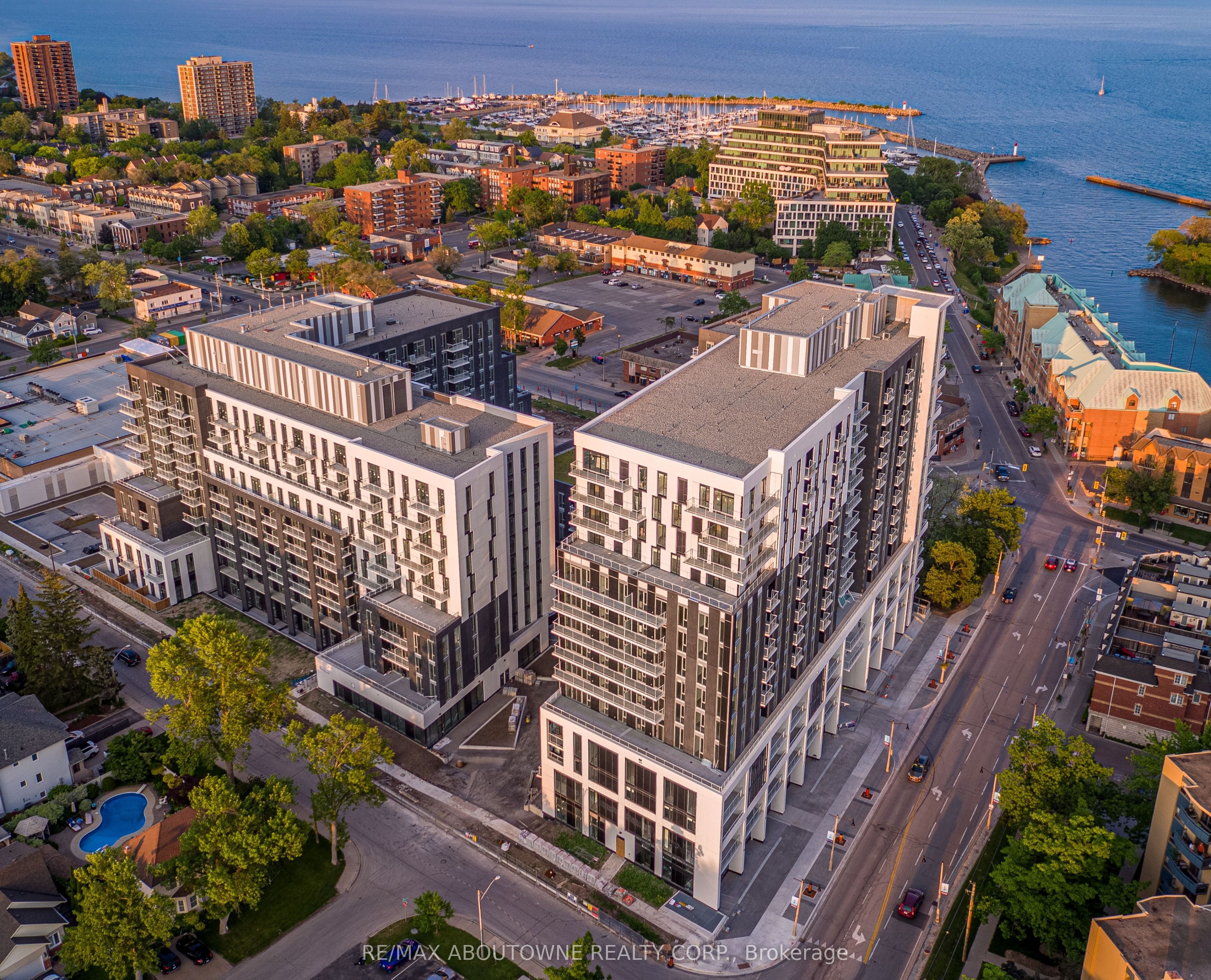 B0822 – 133 Bronte Road, Oakville