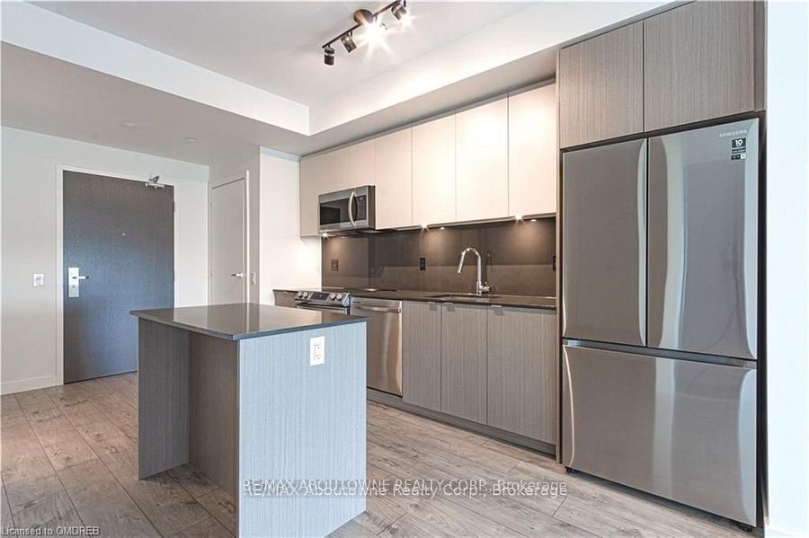 B0822 – 133 Bronte Road, Oakville ‣ W12845268 B0822 – 133 Bronte Road, Oakville ‣ W12845268