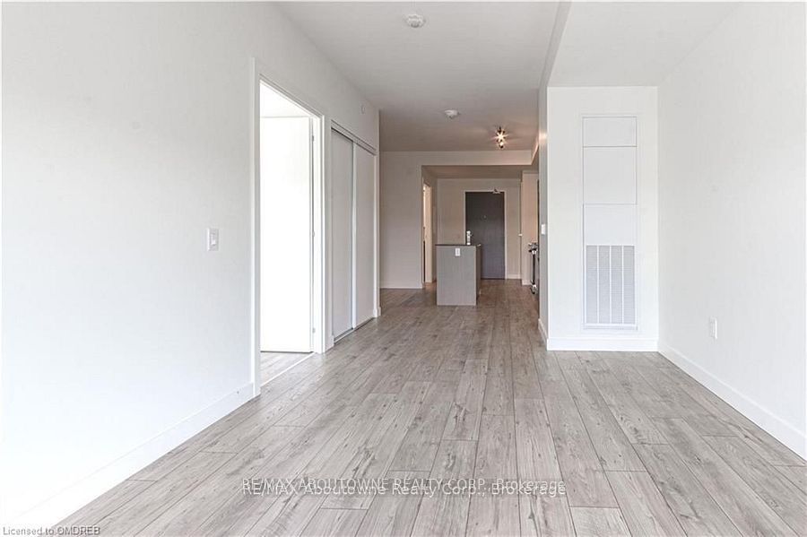 B0822 – 133 Bronte Road, Oakville ‣ W12845268 B0822 – 133 Bronte Road, Oakville ‣ W12845268