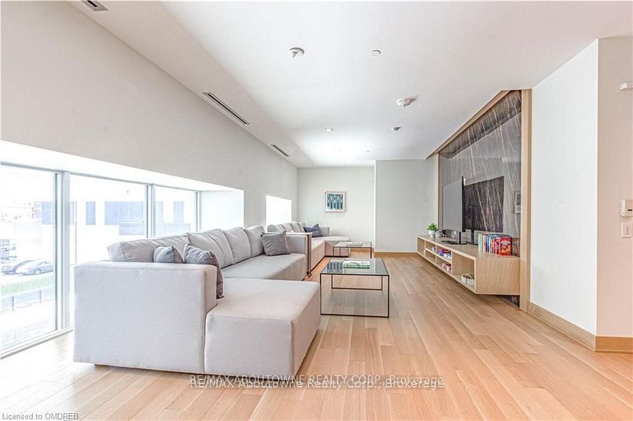 B0822 – 133 Bronte Road, Oakville ‣ W12845268 B0822 – 133 Bronte Road, Oakville ‣ W12845268